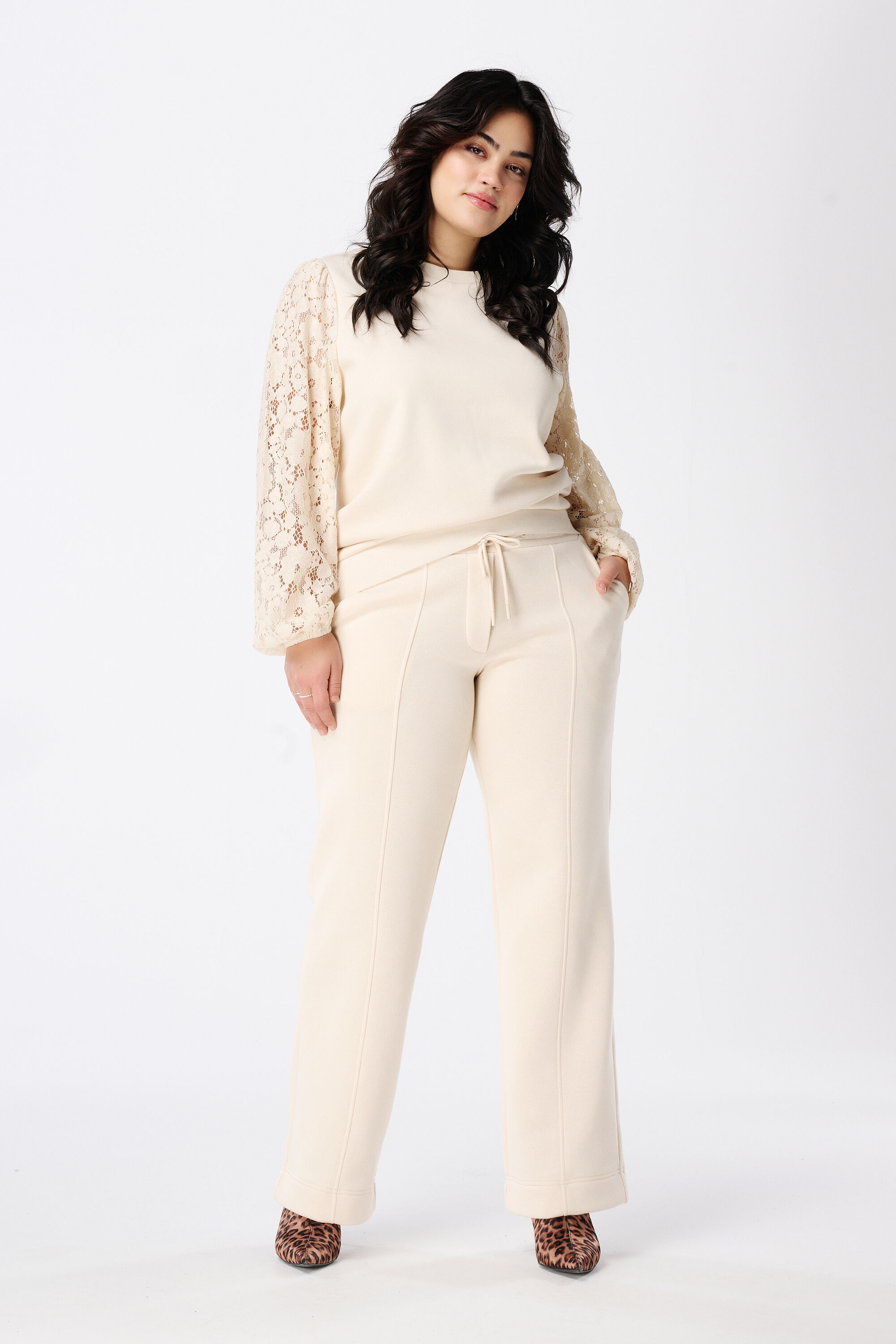 Top con mangas de encaje image number 5