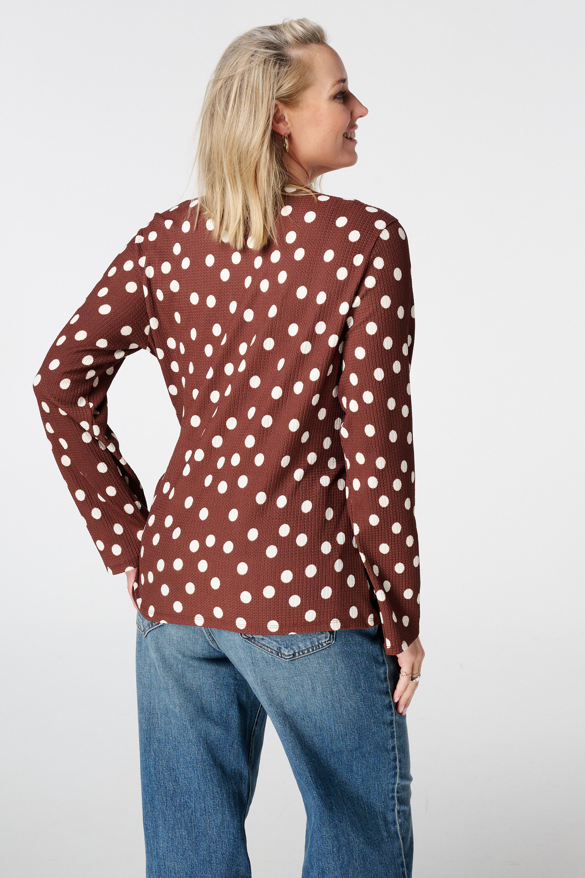 Top cruzado con lunares image number 3