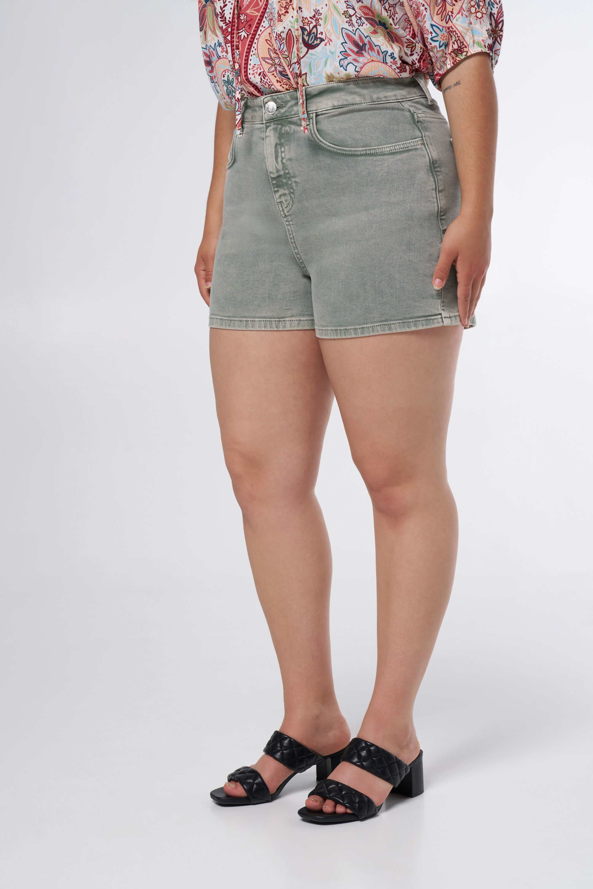 Short denim image number 5