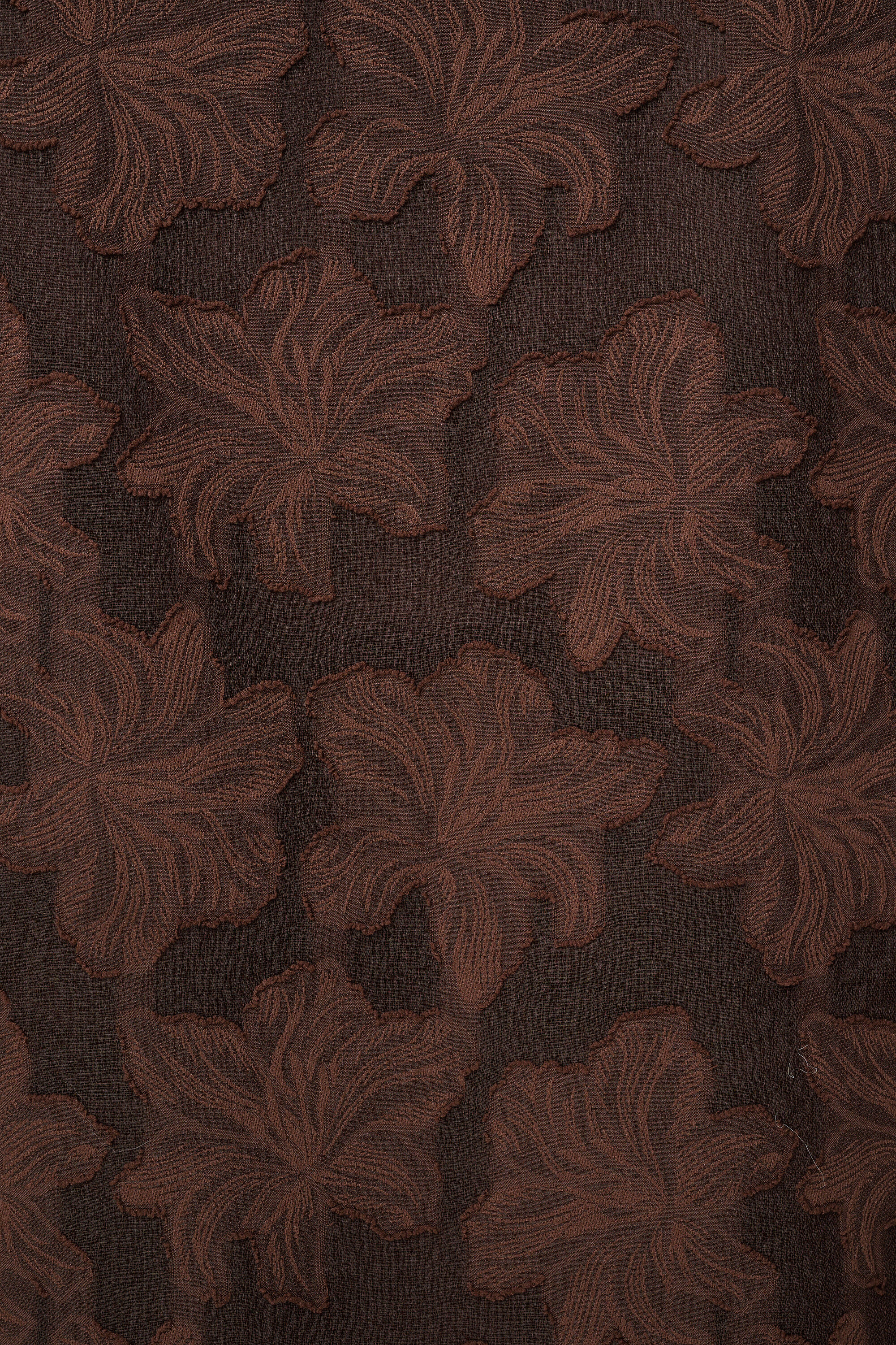 Blusa transl&uacute;cida con textura floral image number 6