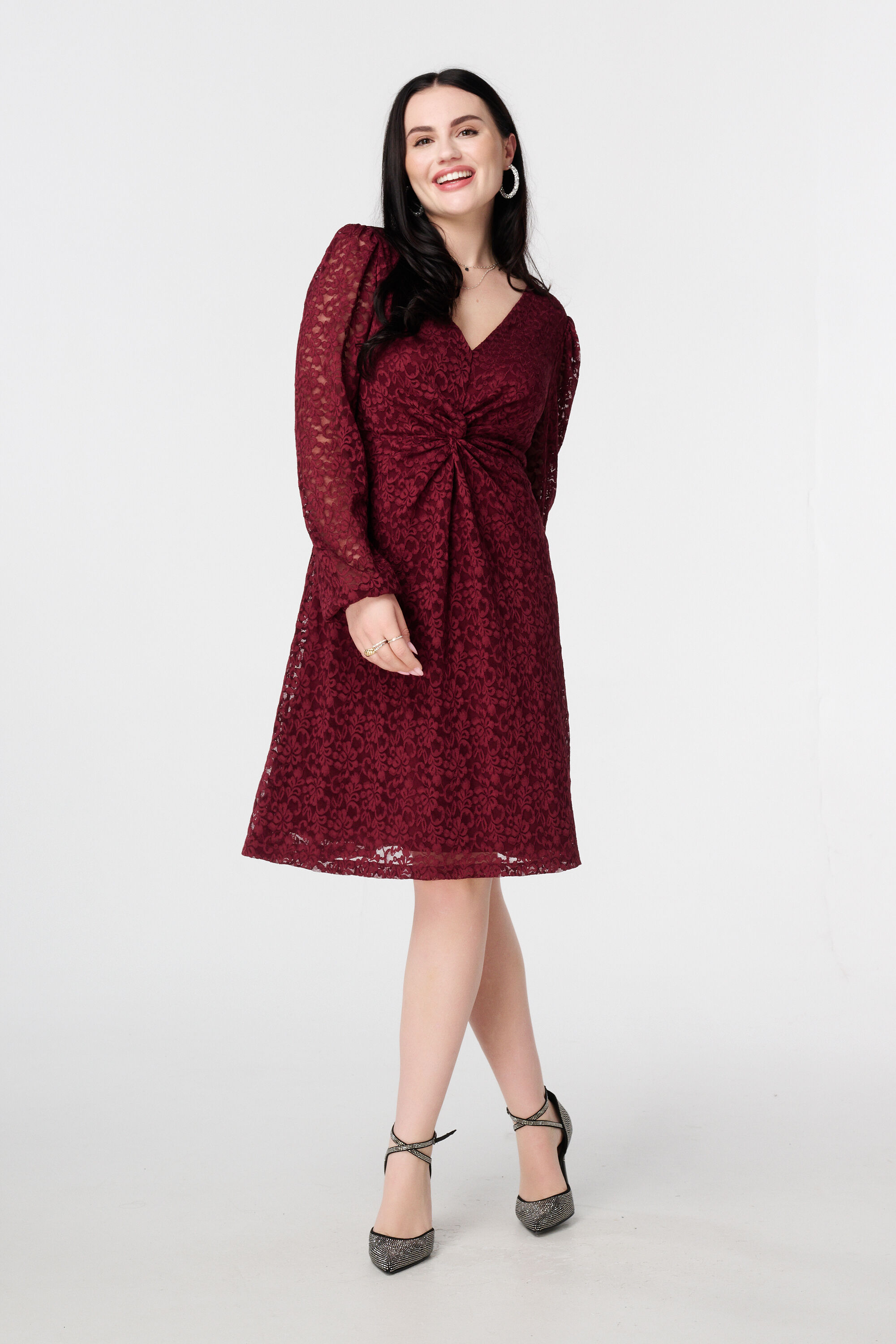 Vestido de encaje con detalle de botones