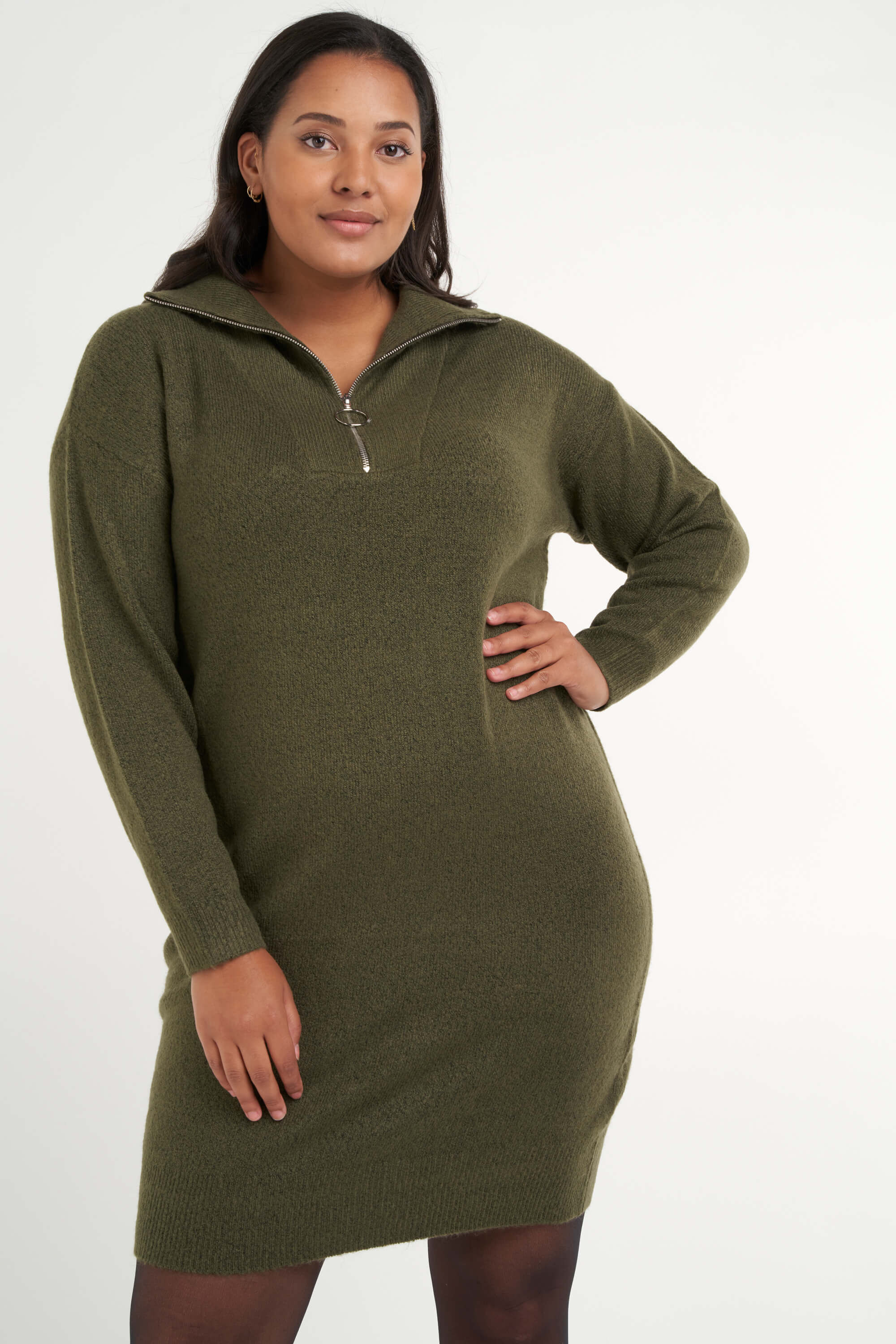 Su&eacute;ter largo con cremallera  image number 5