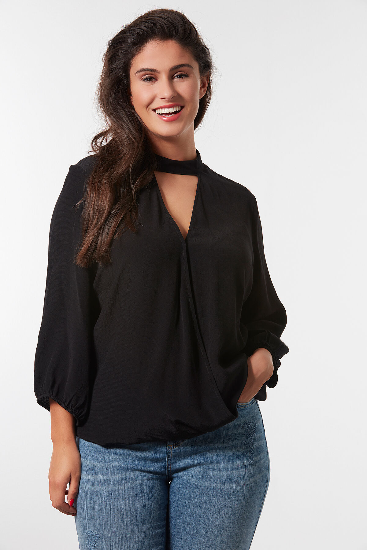 Blusa con gargantilla image number 0