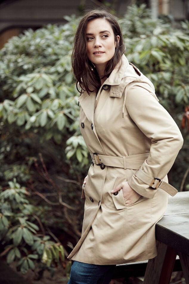 Gabardina con capucha desmontable image number 3