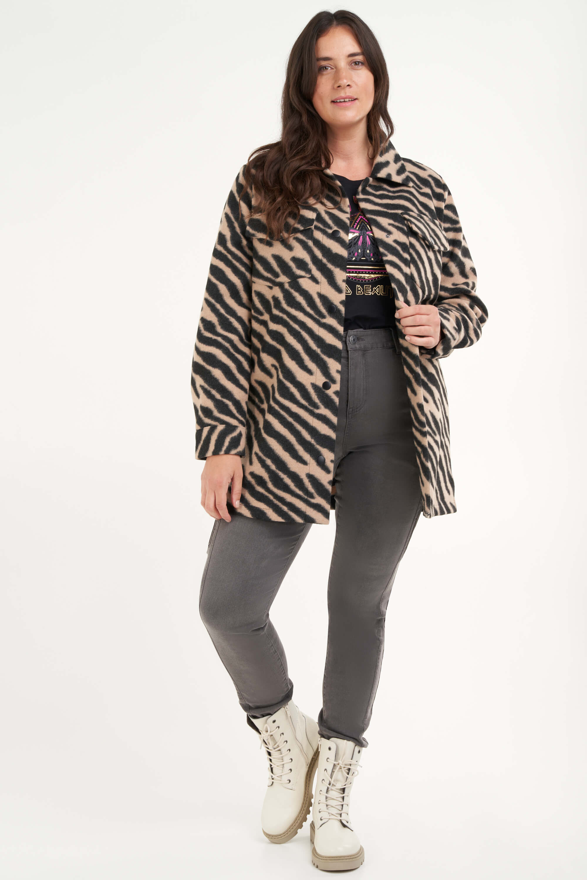 Sobrecamisa con estampado de cebra  image number 7