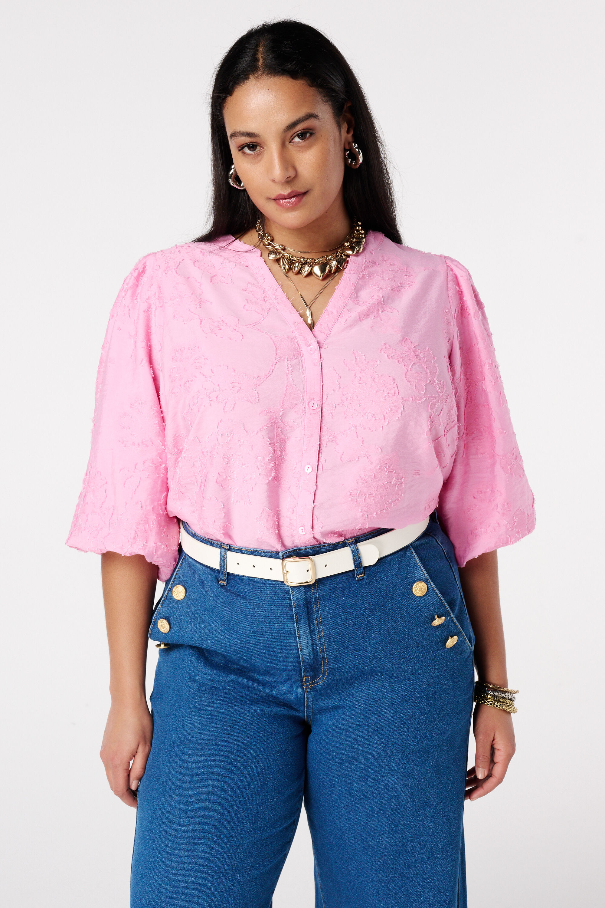 Blusa bordada con mangas abullonadas