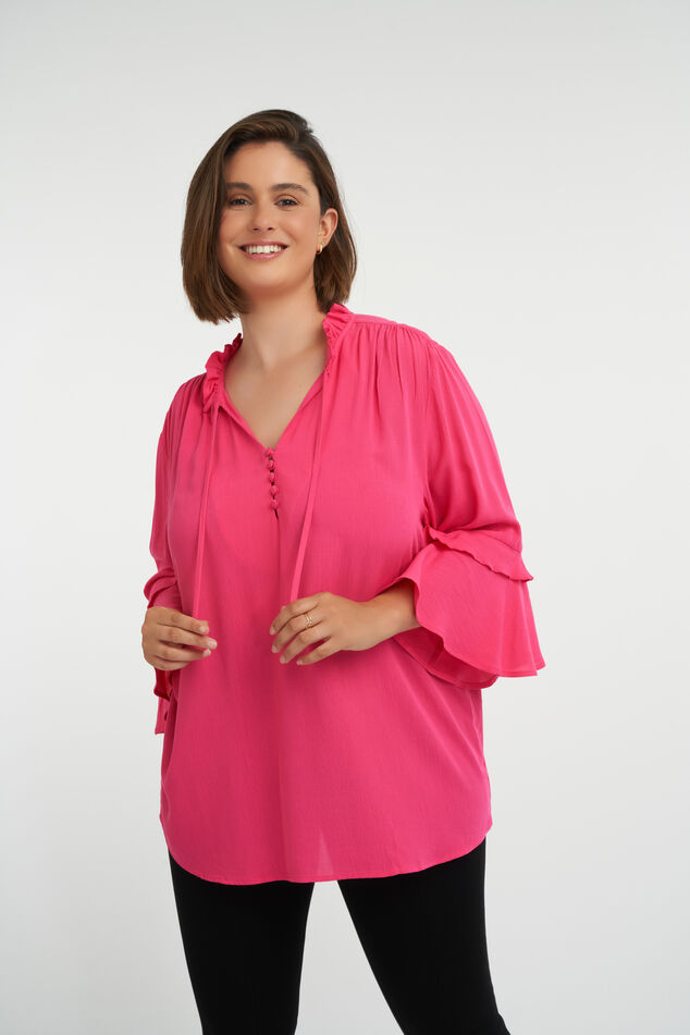 Blusa con volantes y botones image number 7