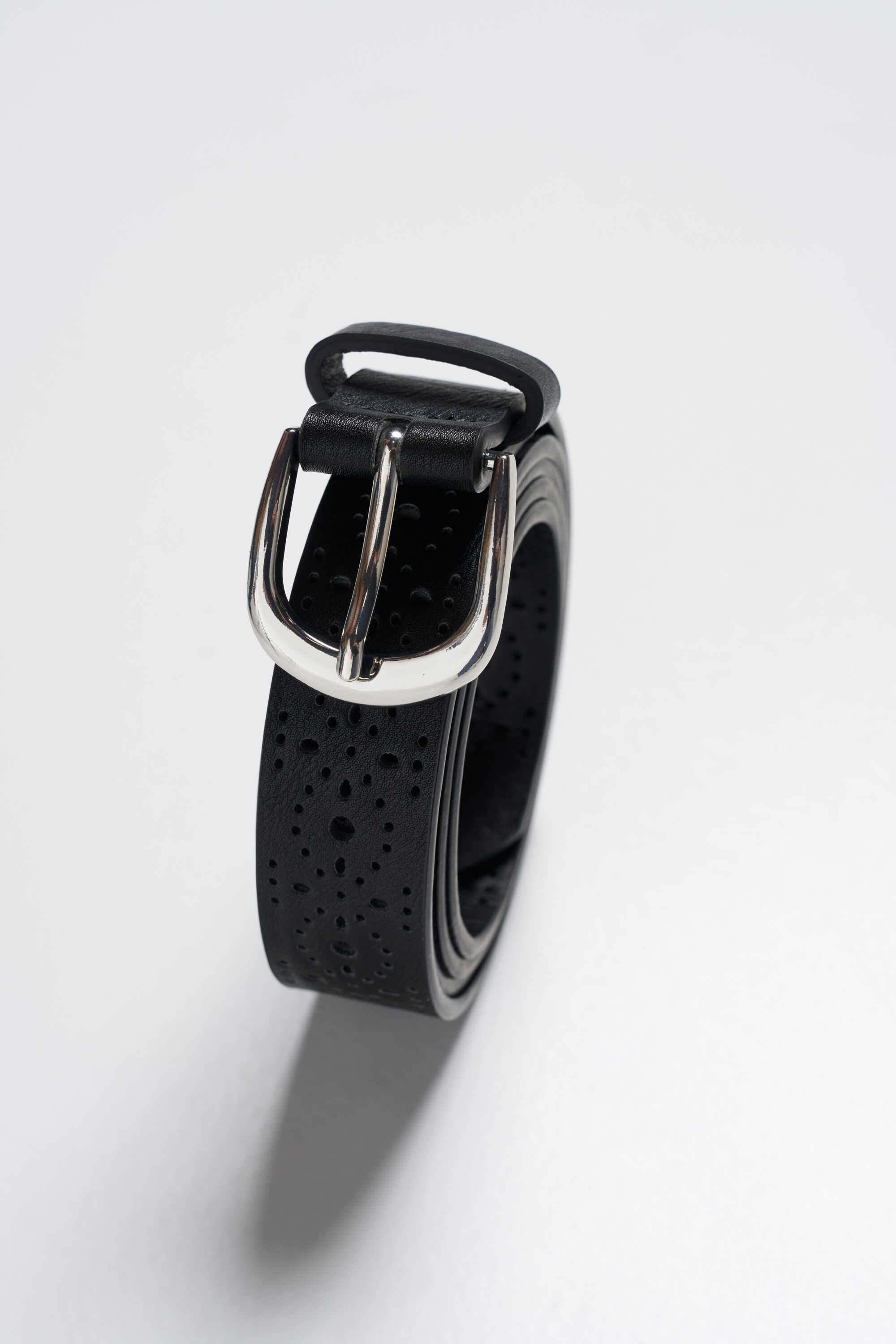 Cintur&oacute;n con ojales image number 2
