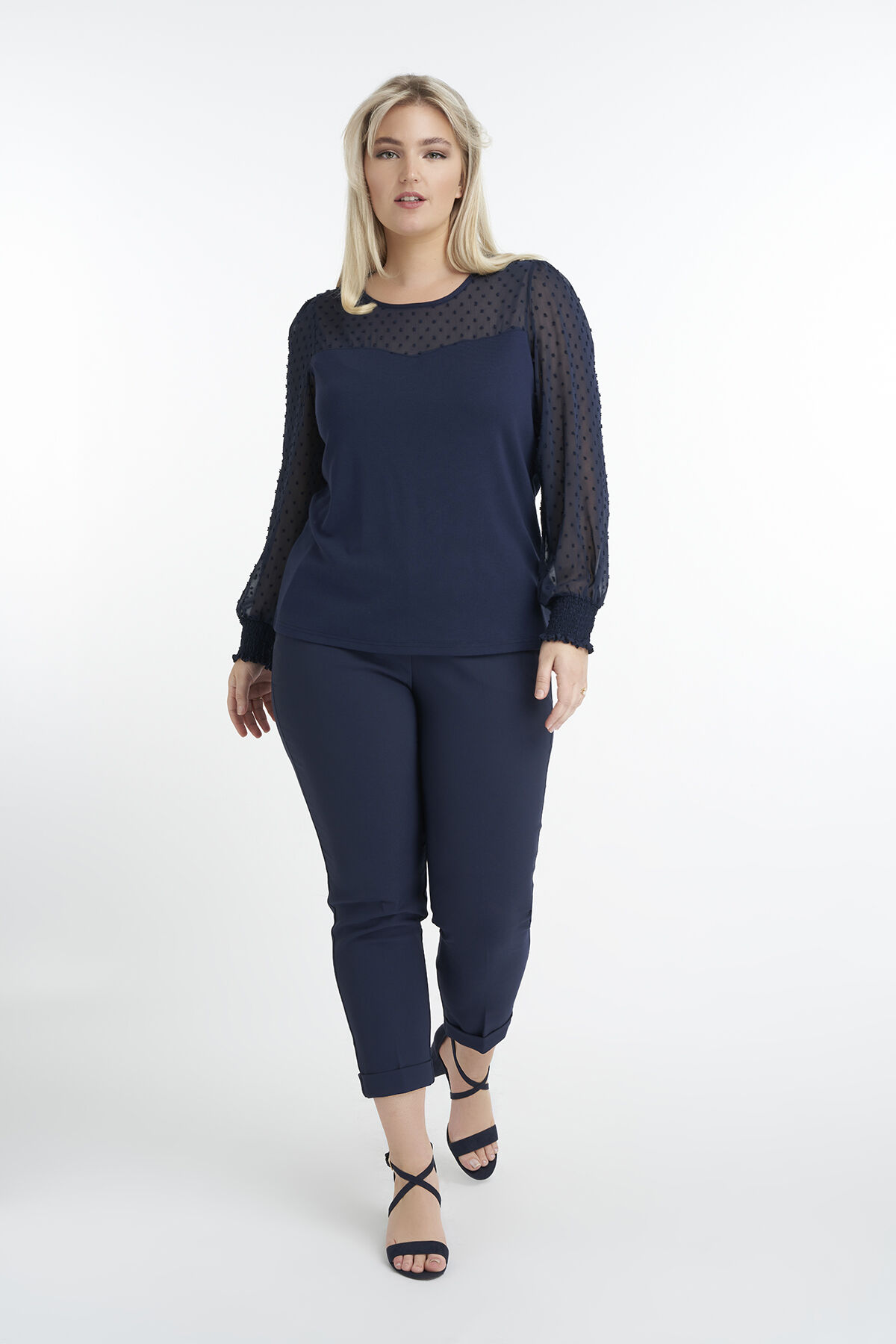 Top con mangas transparentes  image number 5