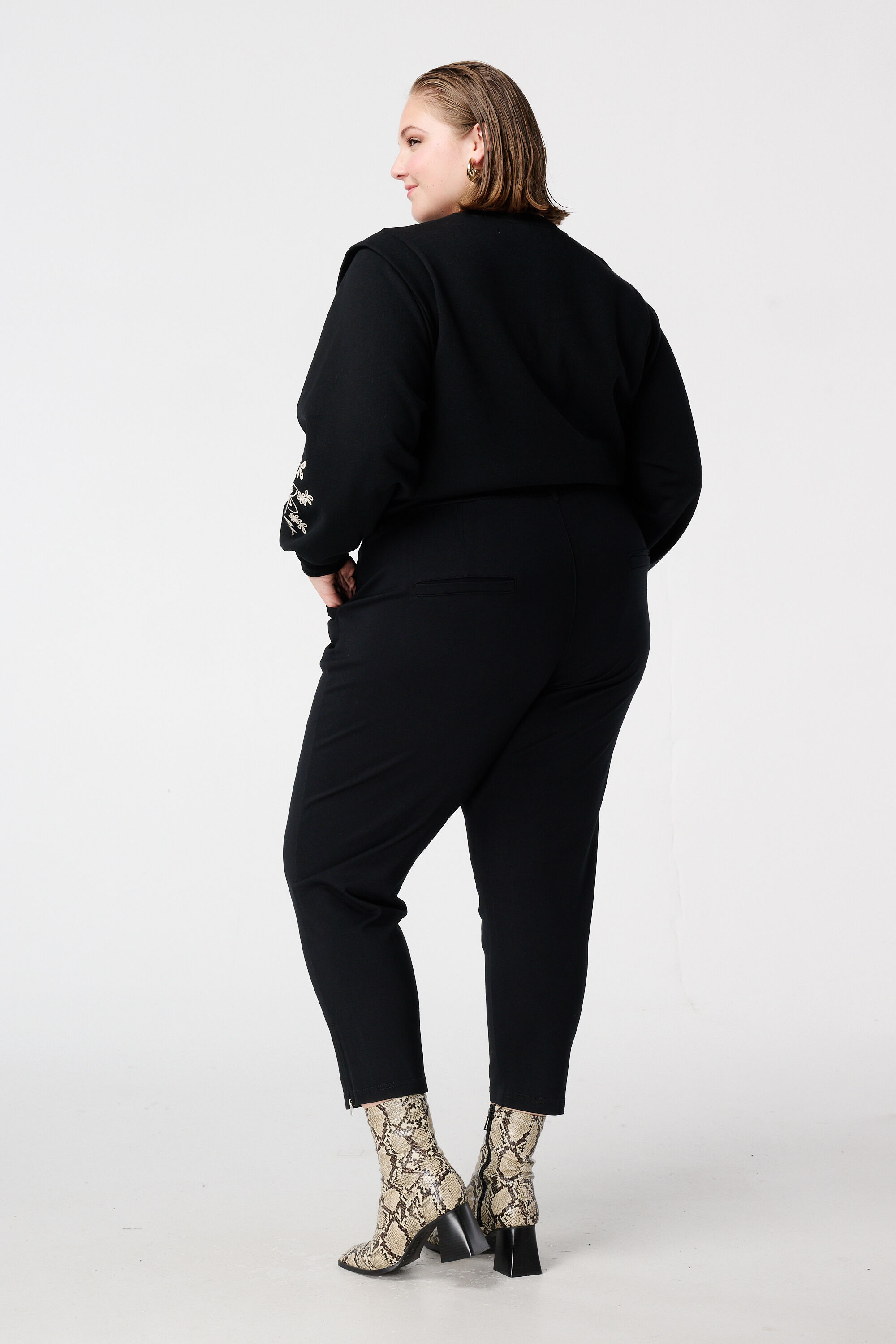 Pantal&oacute;n con cintura el&aacute;stica image number 3