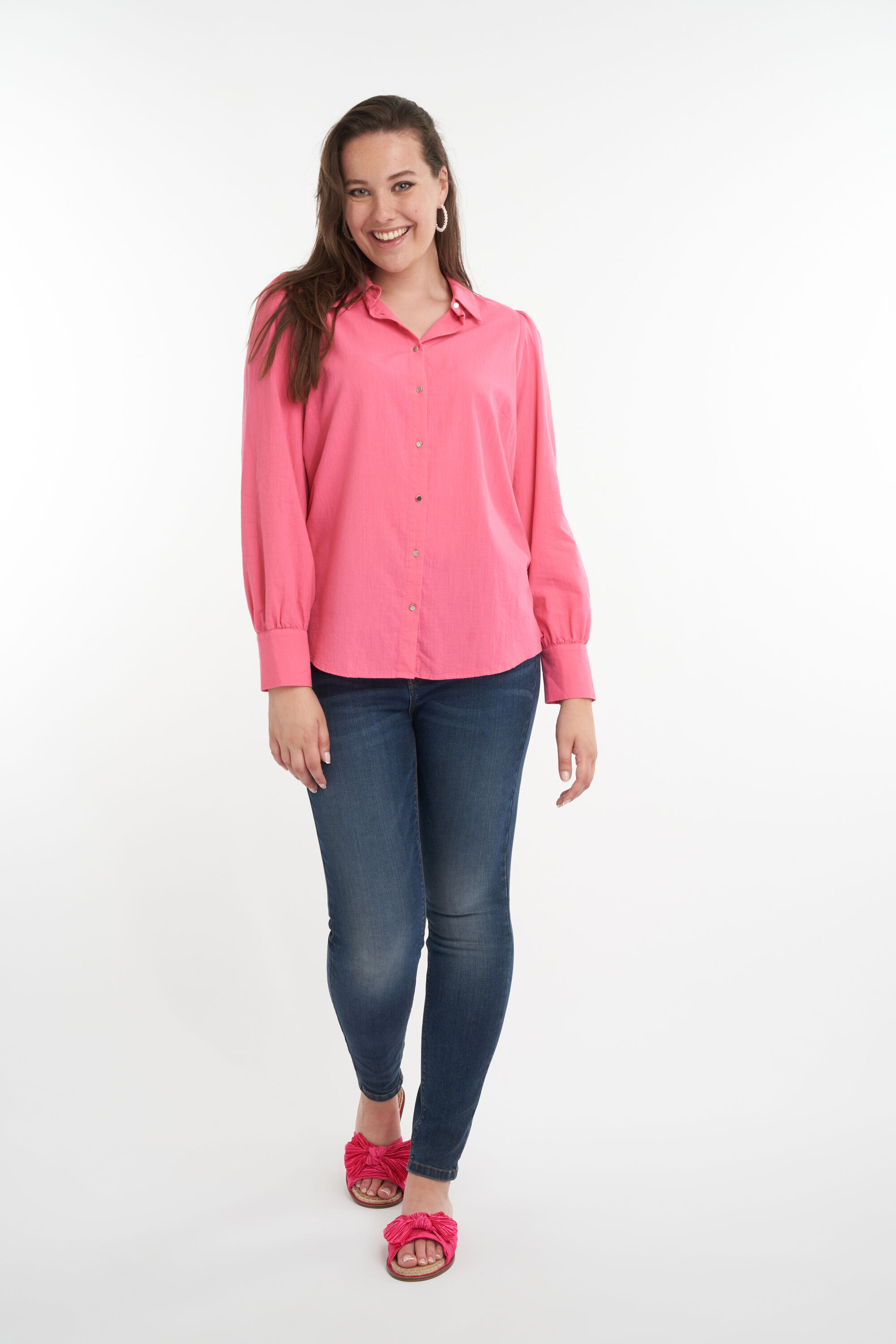 Blusa con mangas abullonadas image number 6