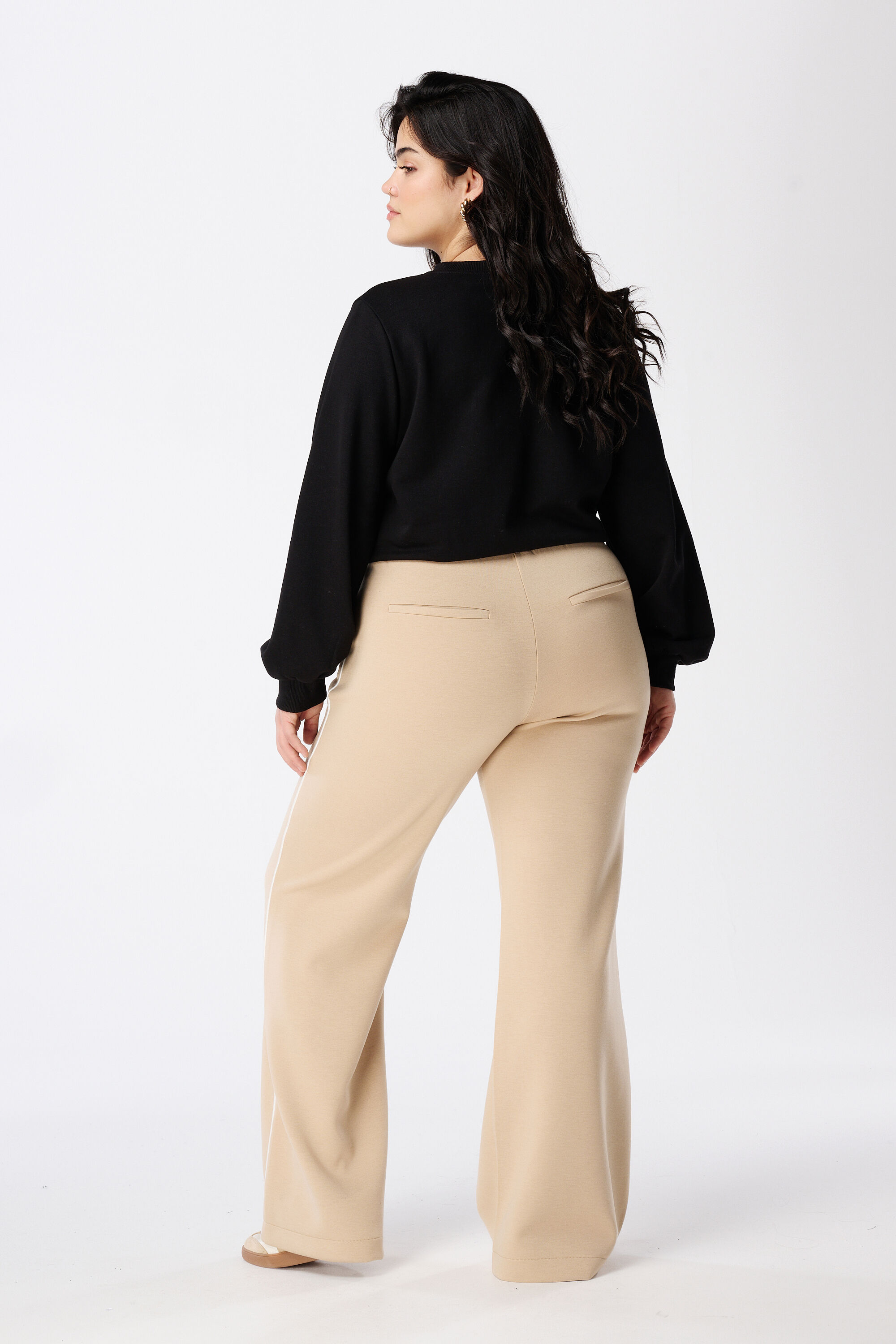 Pantalones de ch&aacute;ndal con raya en contraste image number 3