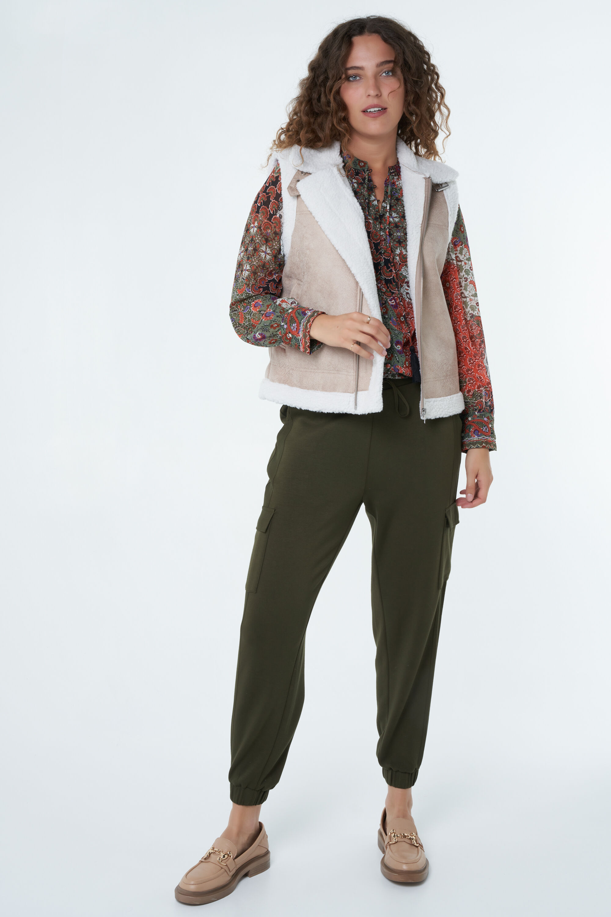 Chaleco acolchado reversible image number 6