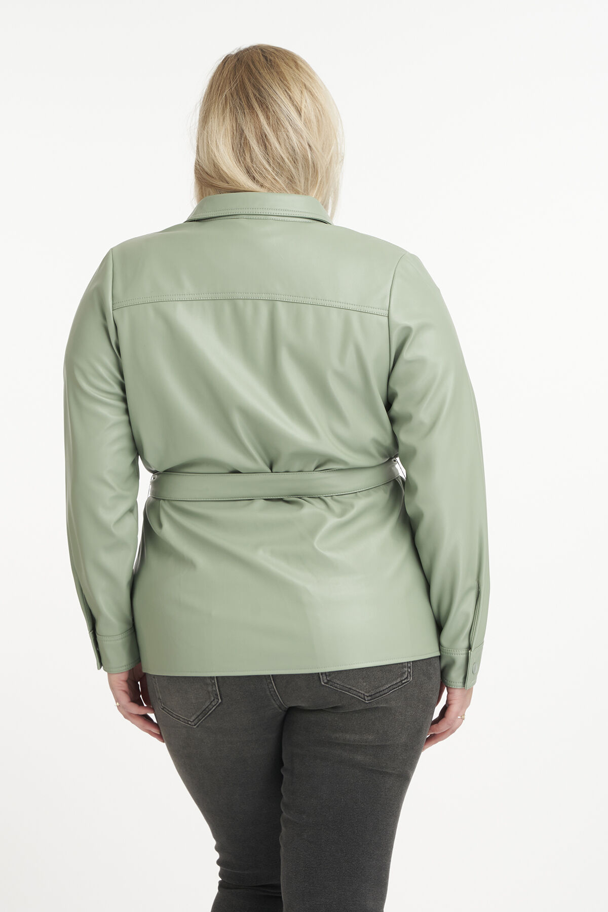 Chaqueta de cuero sint&eacute;tico con cintur&oacute;n image number 3