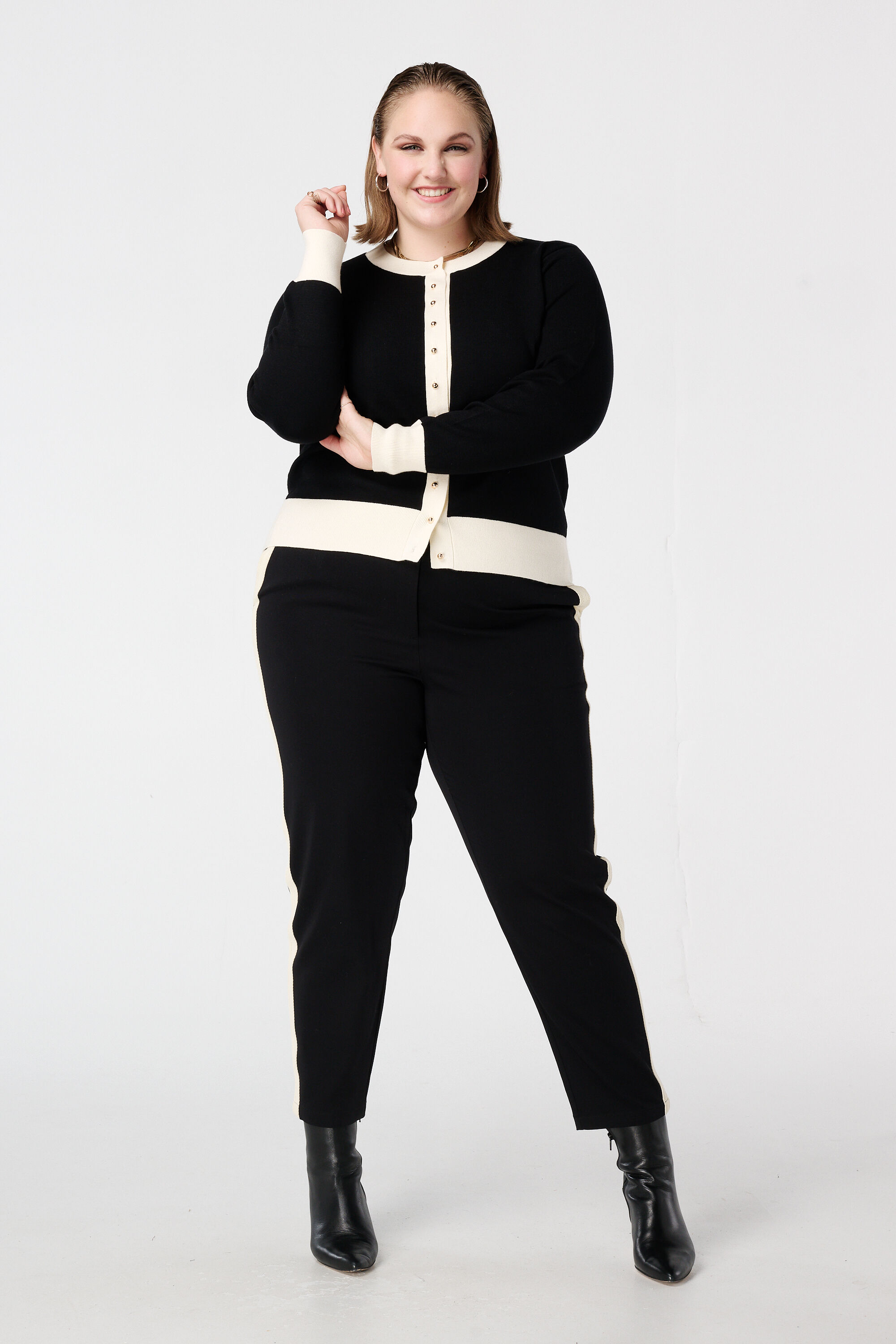 C&aacute;rdigan con botones image number 5