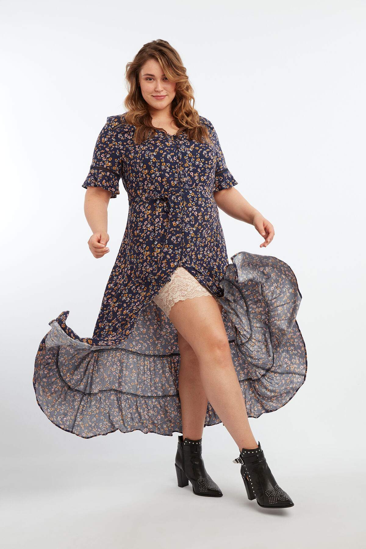 Vestido maxi de estampado floral image number 6