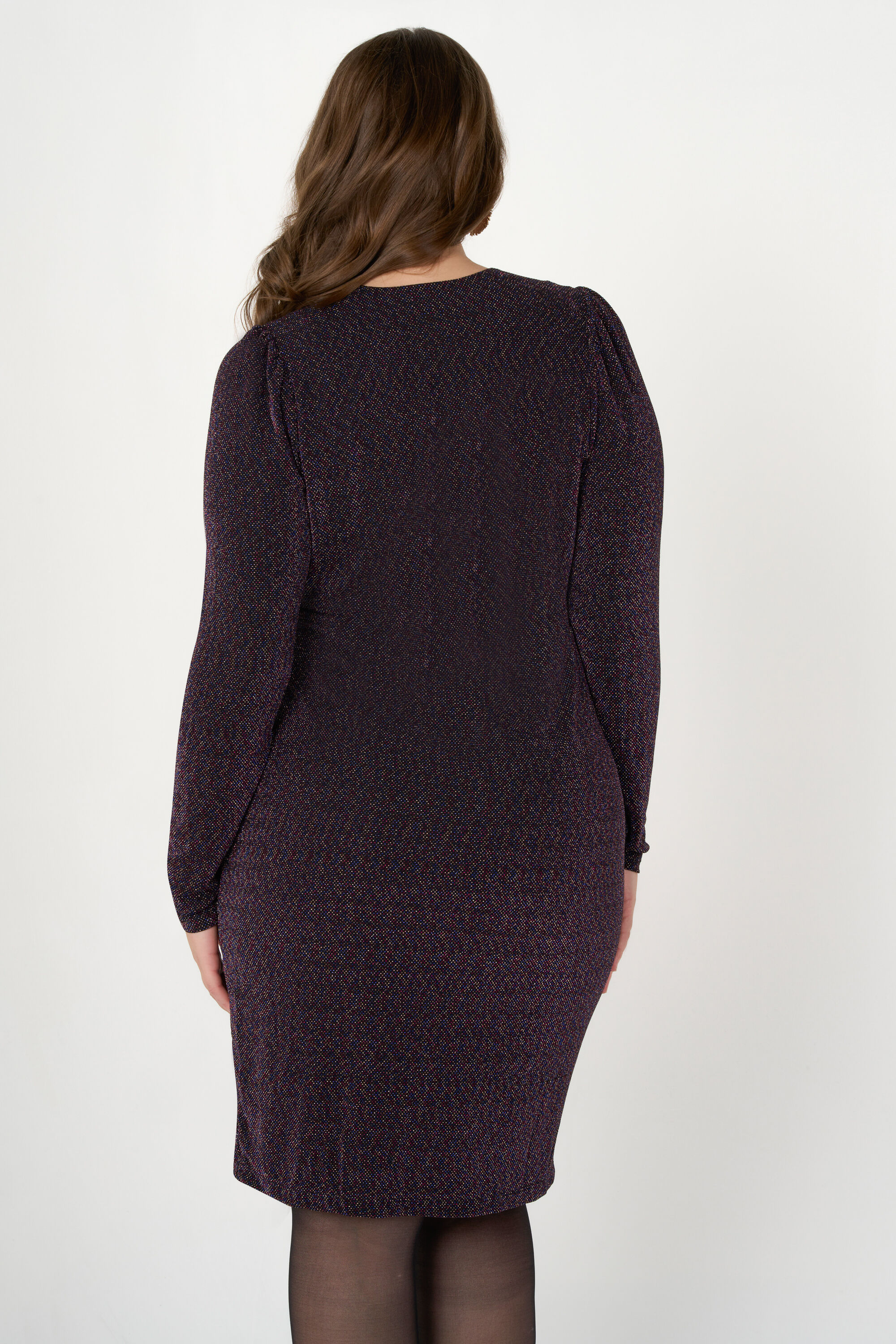 Vestido con detalles brillantes image number 3