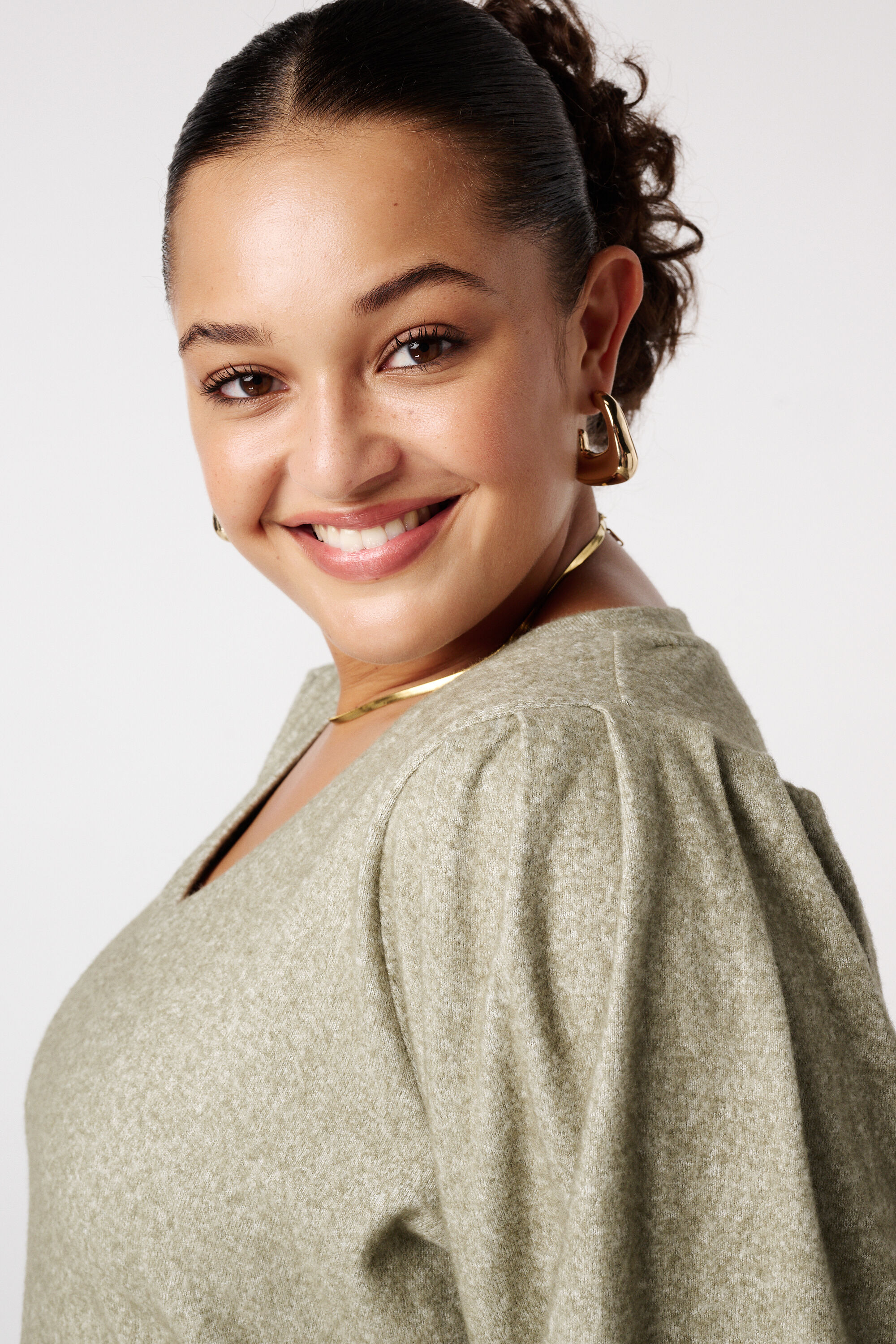 Jersey de punto fino con mangas abullonadas image number 4