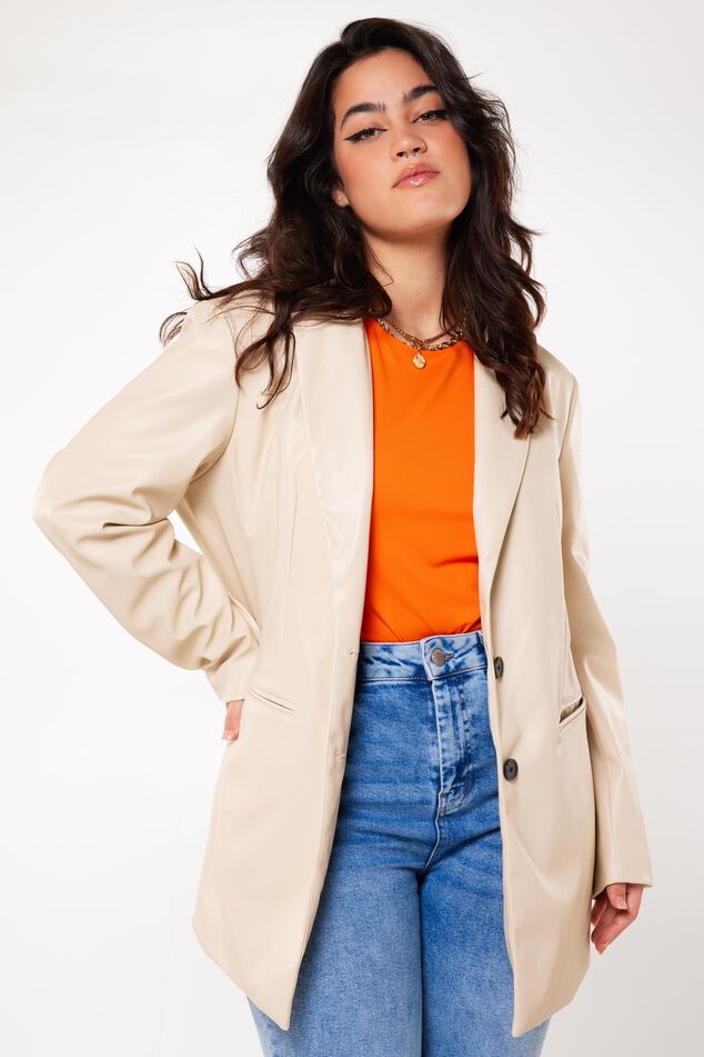 Blazer de cuero sintético image number 7