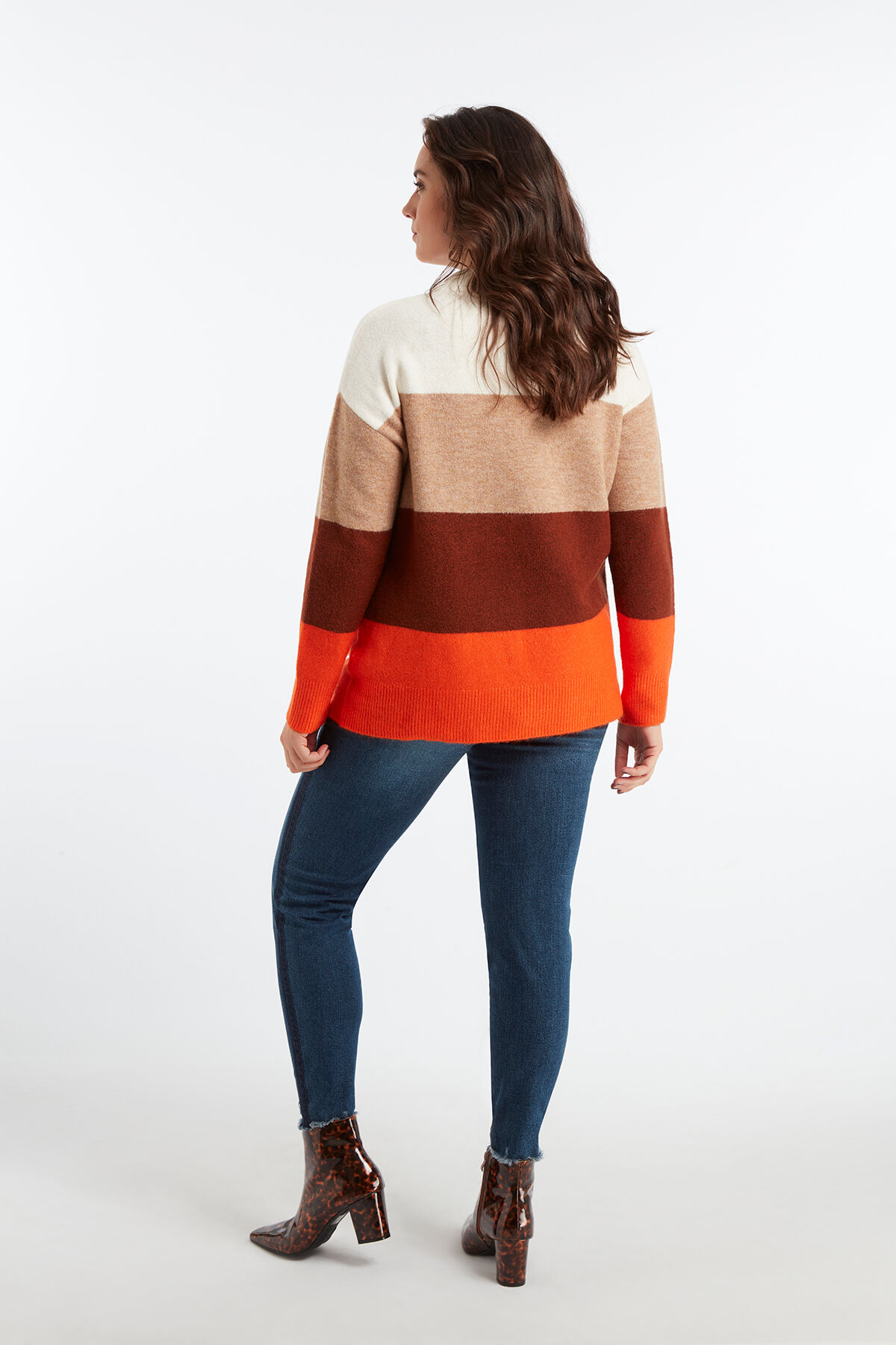 Vaqueros tobilleros de pitillo image number 4