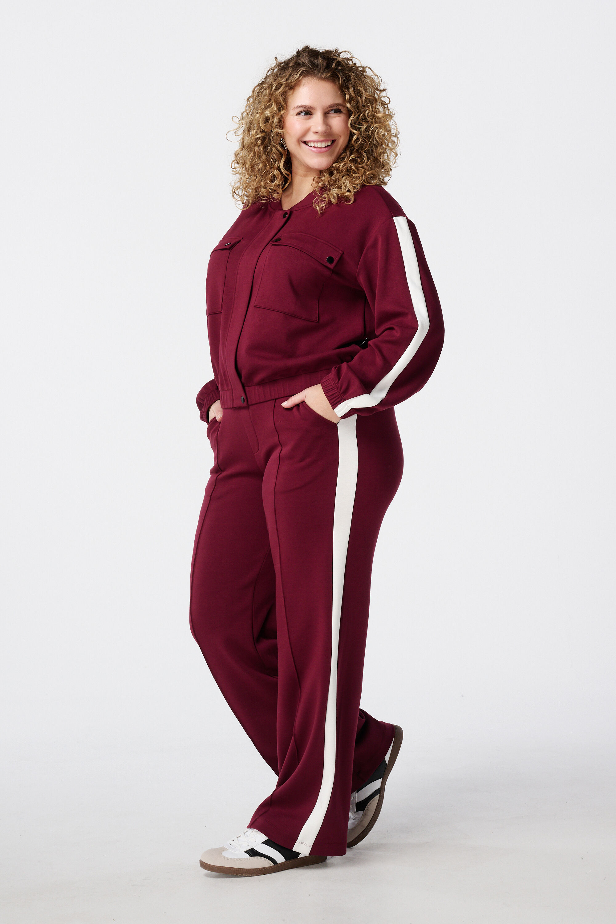 C&aacute;rdigan con raya en contraste image number 5