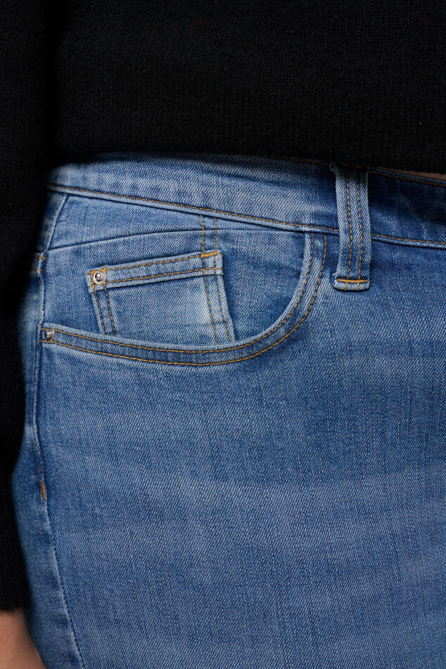 Vaqueros Slim IRIS con tejido elástico image number 4