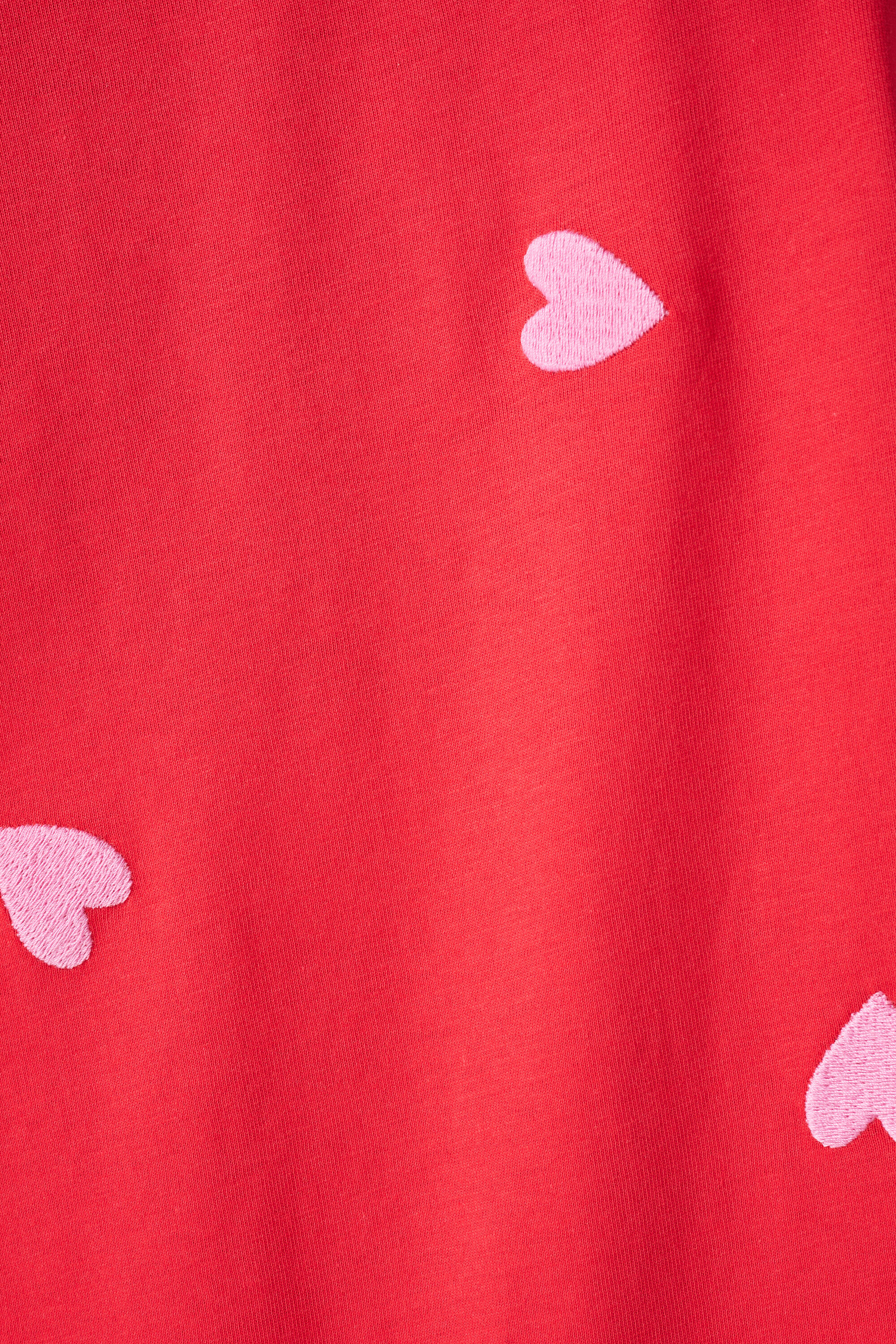 Camiseta con corazones bordados image number 6