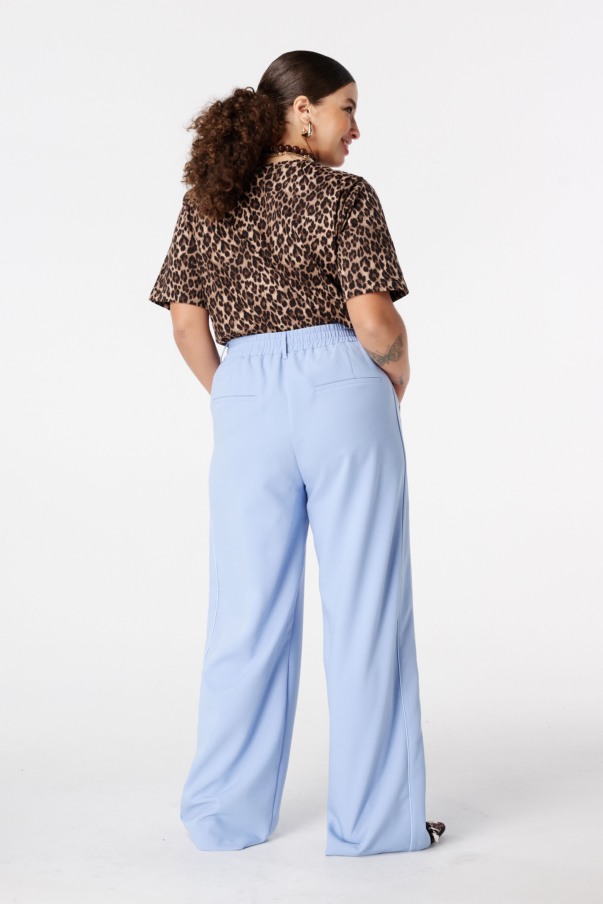 Pantalones anchos con raya lateral image number 3