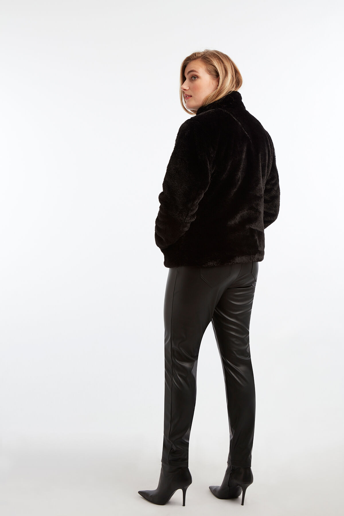 Abrigo de pelo sint&eacute;tico image number 4