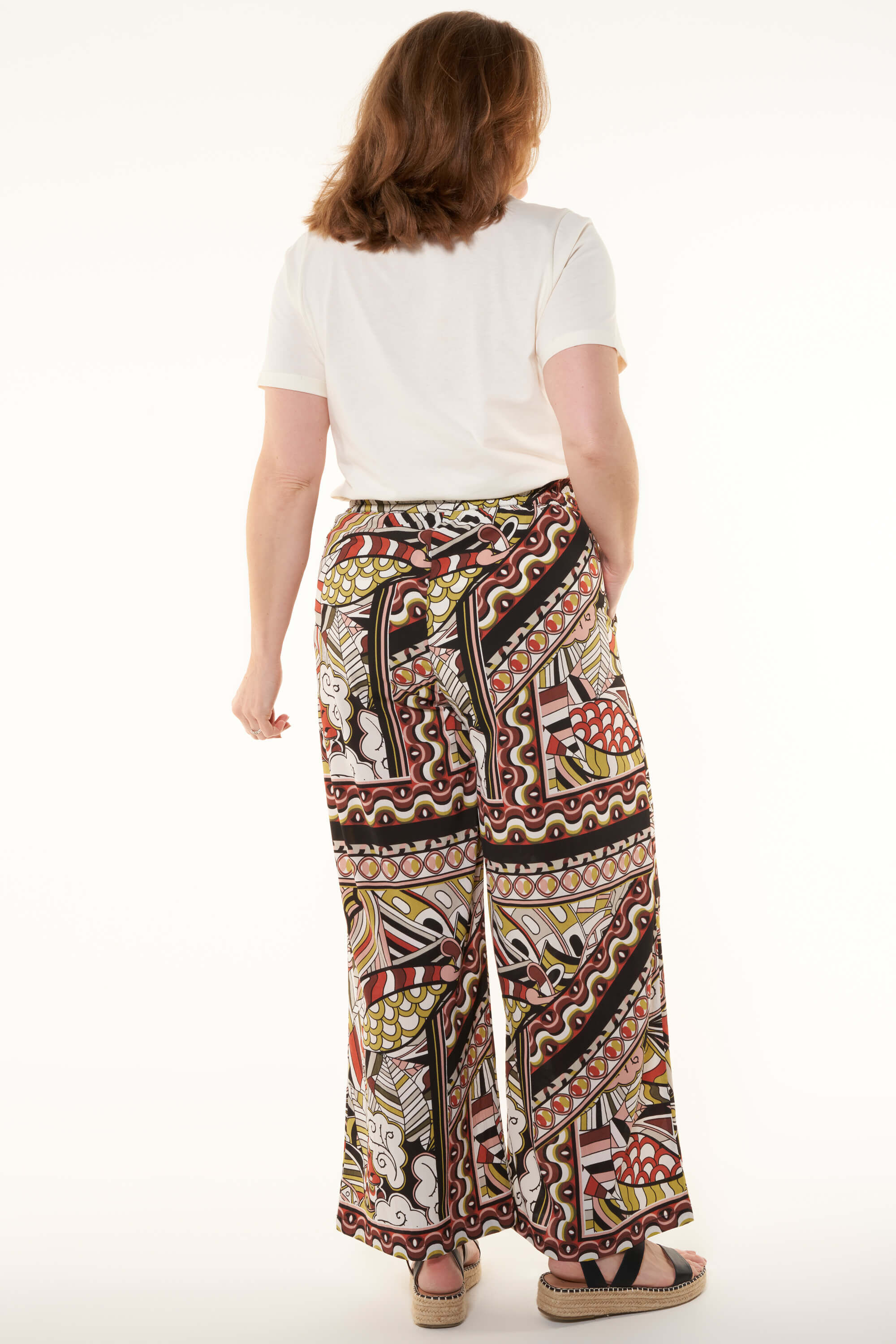 Pantalones anchos con un estampado image number 3