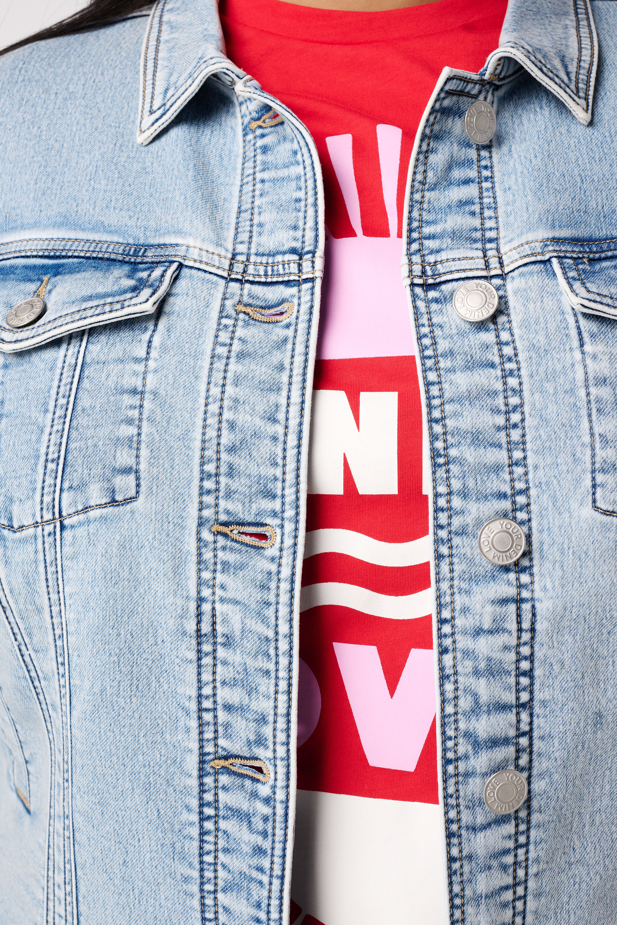 Chaqueta vaquera con cierre de botones image number 6