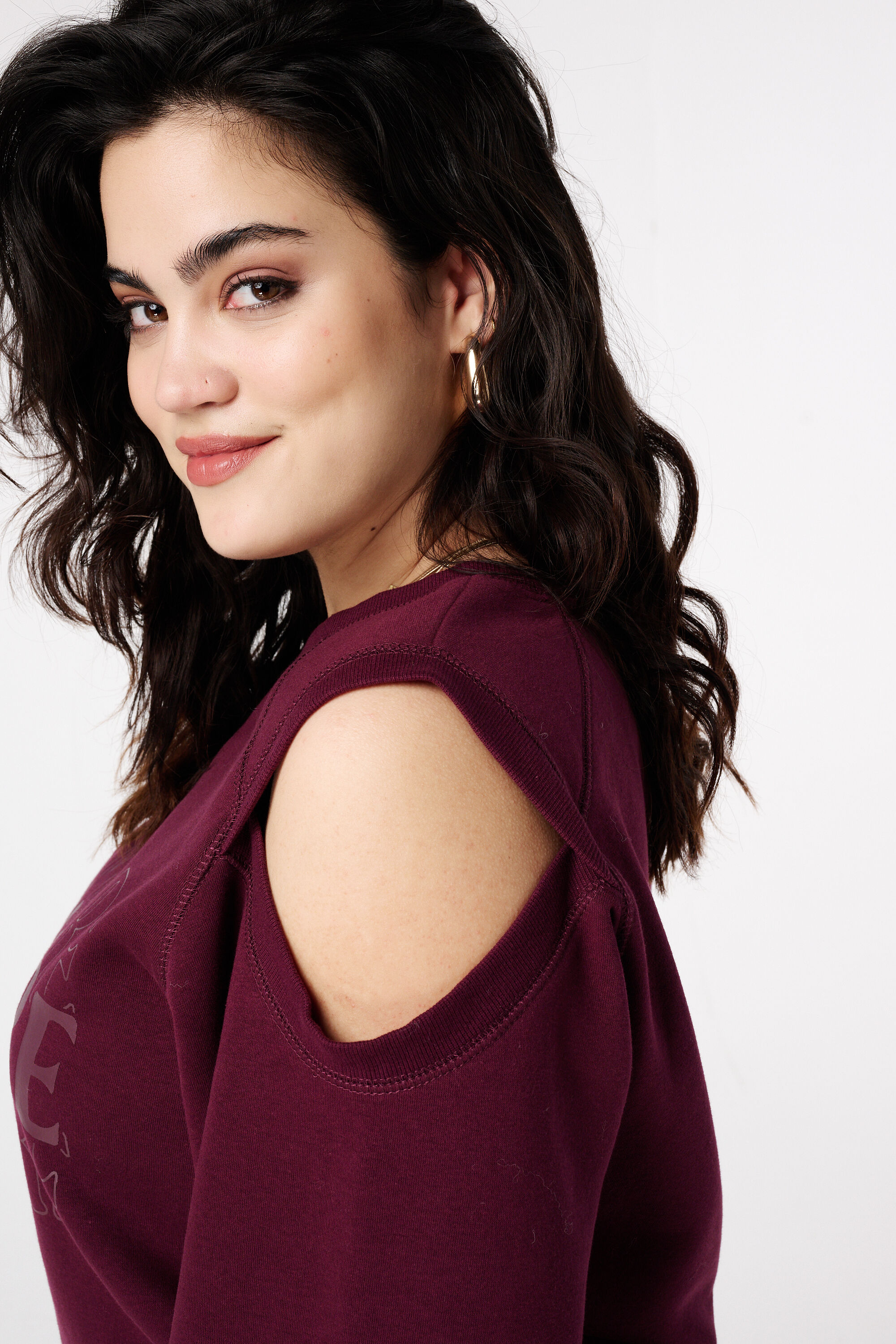 Su&eacute;ter con hombros descubiertos image number 4