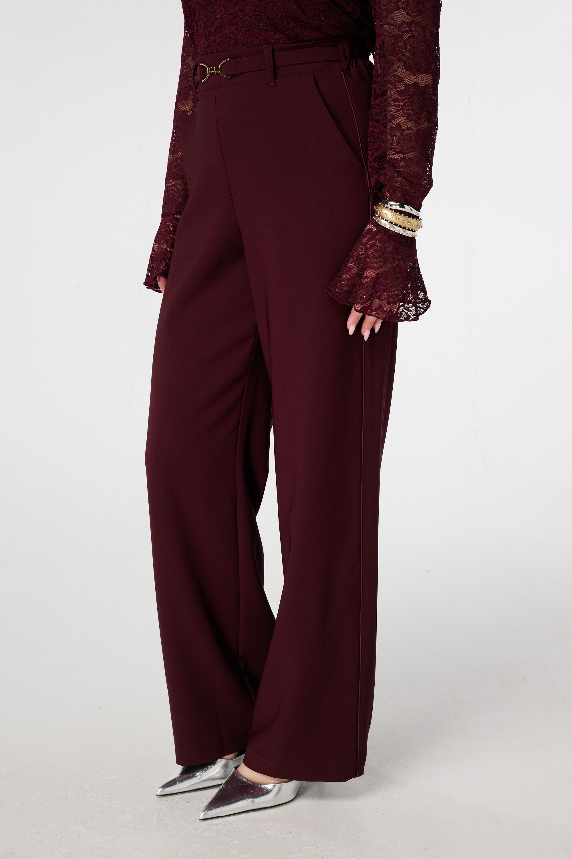 Pantal&oacute;n con hebilla dorada image number 5