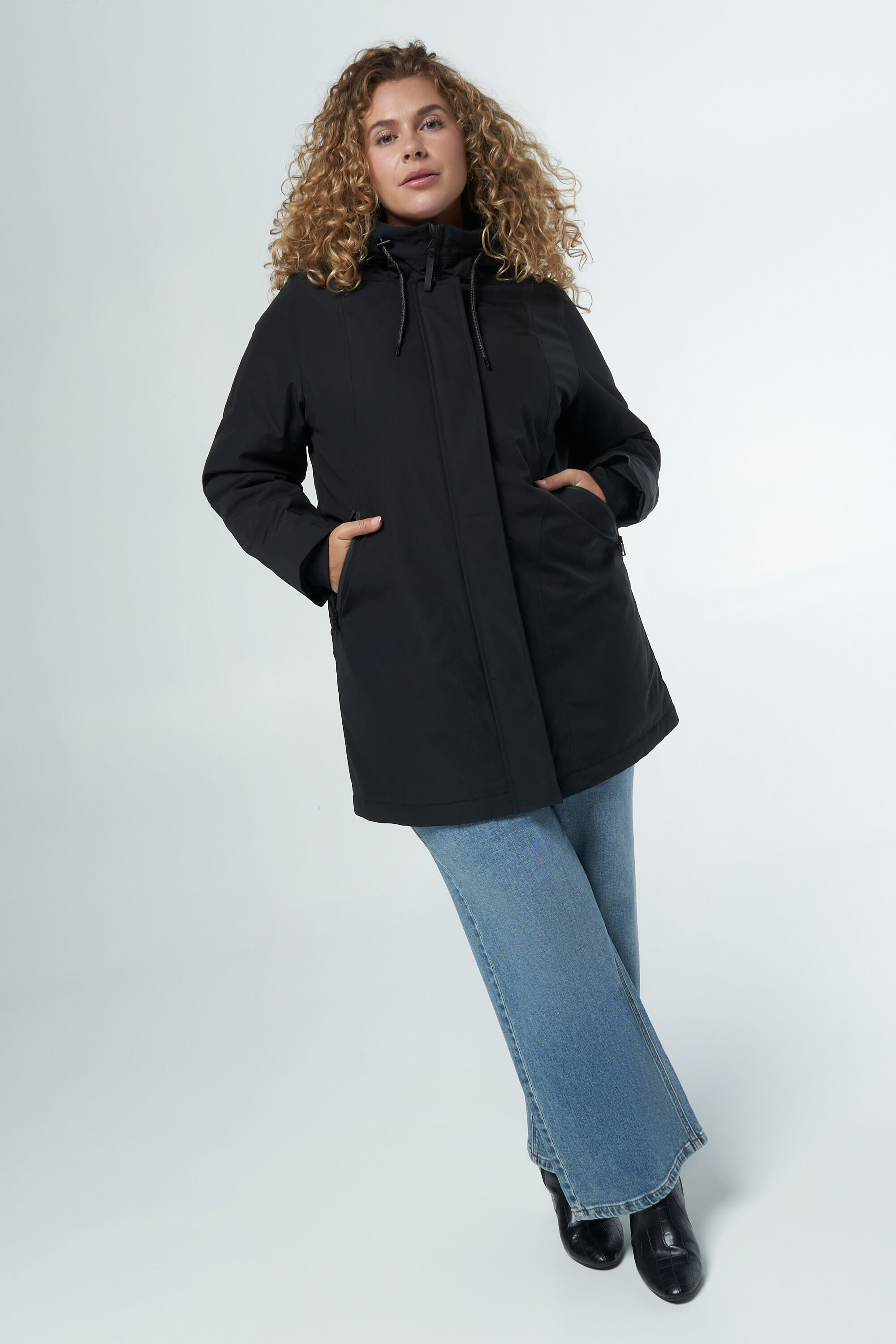 Chaqueta con capucha image number 5