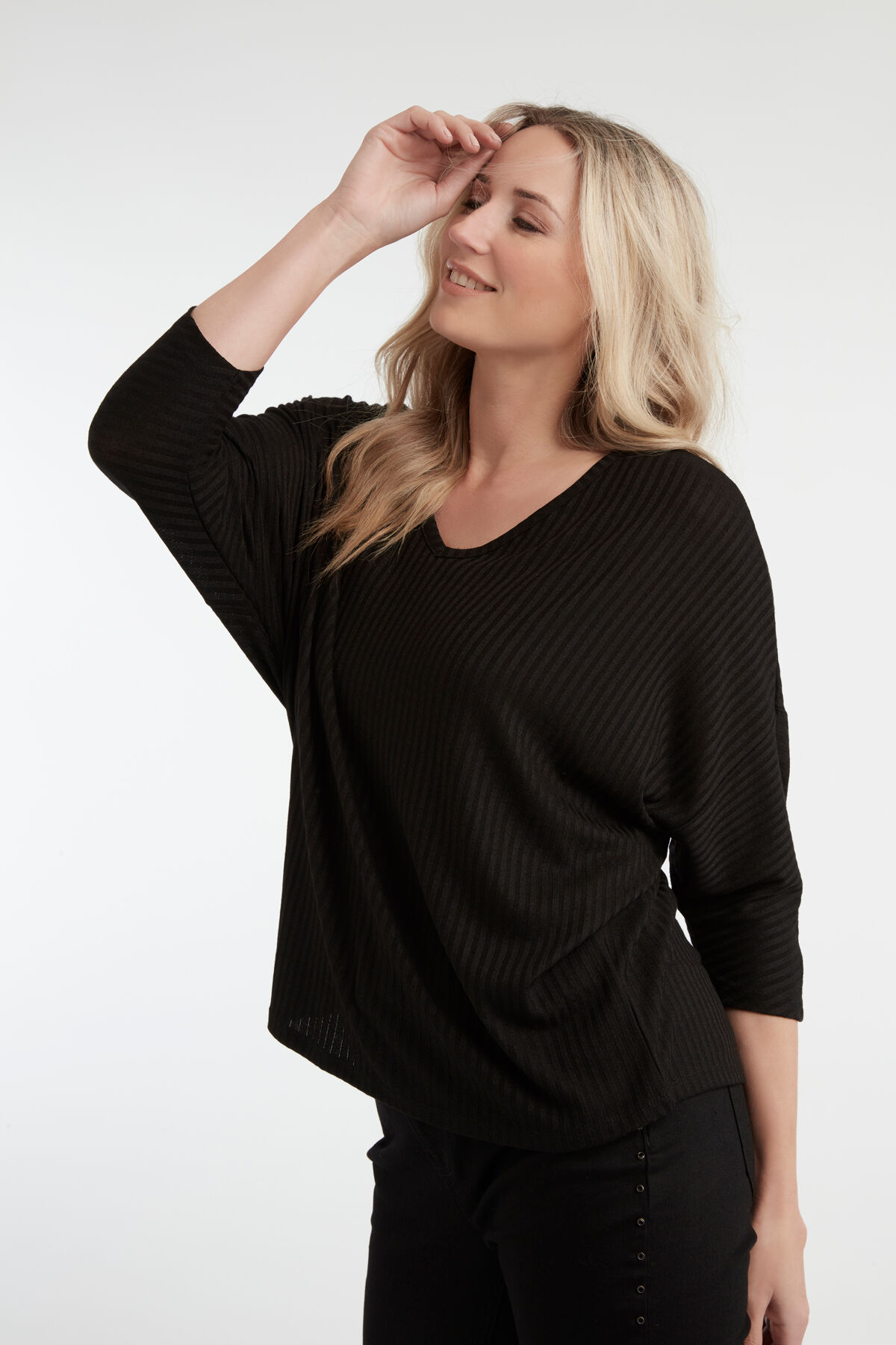 Pantalones con tachuelas de piedra image number 3