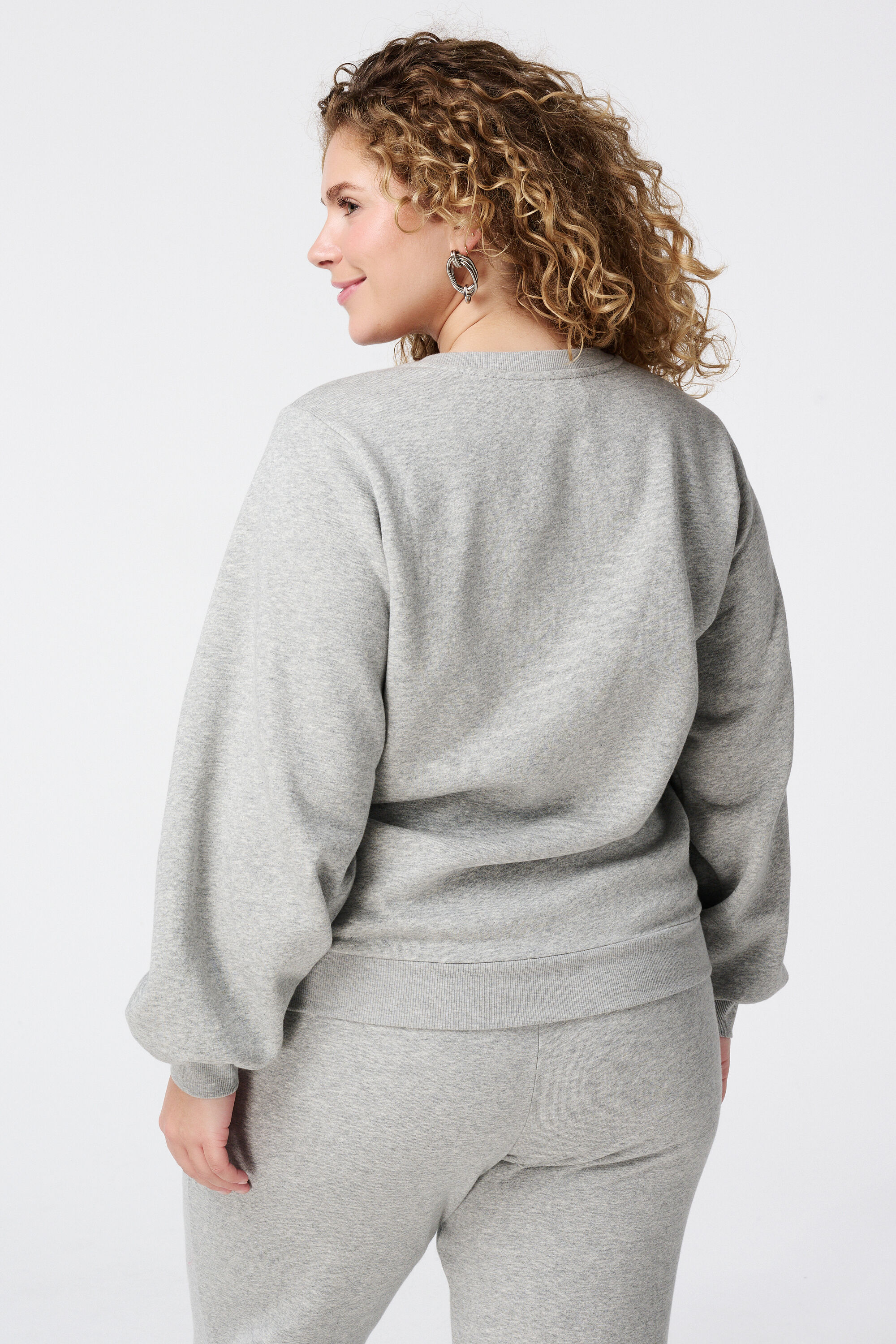 Su&eacute;ter con brillantes image number 3