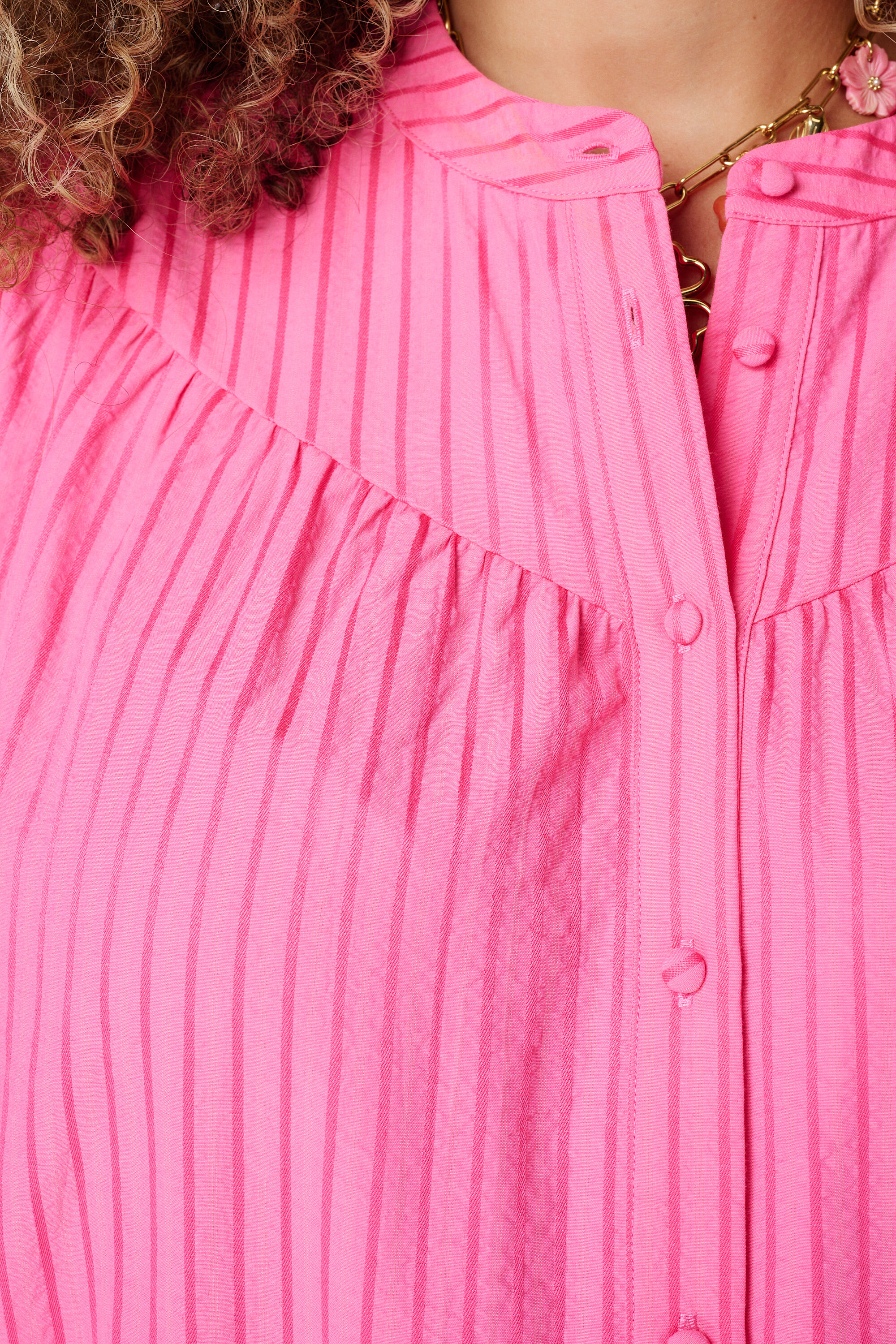 Blusa con rayas como detalle image number 6