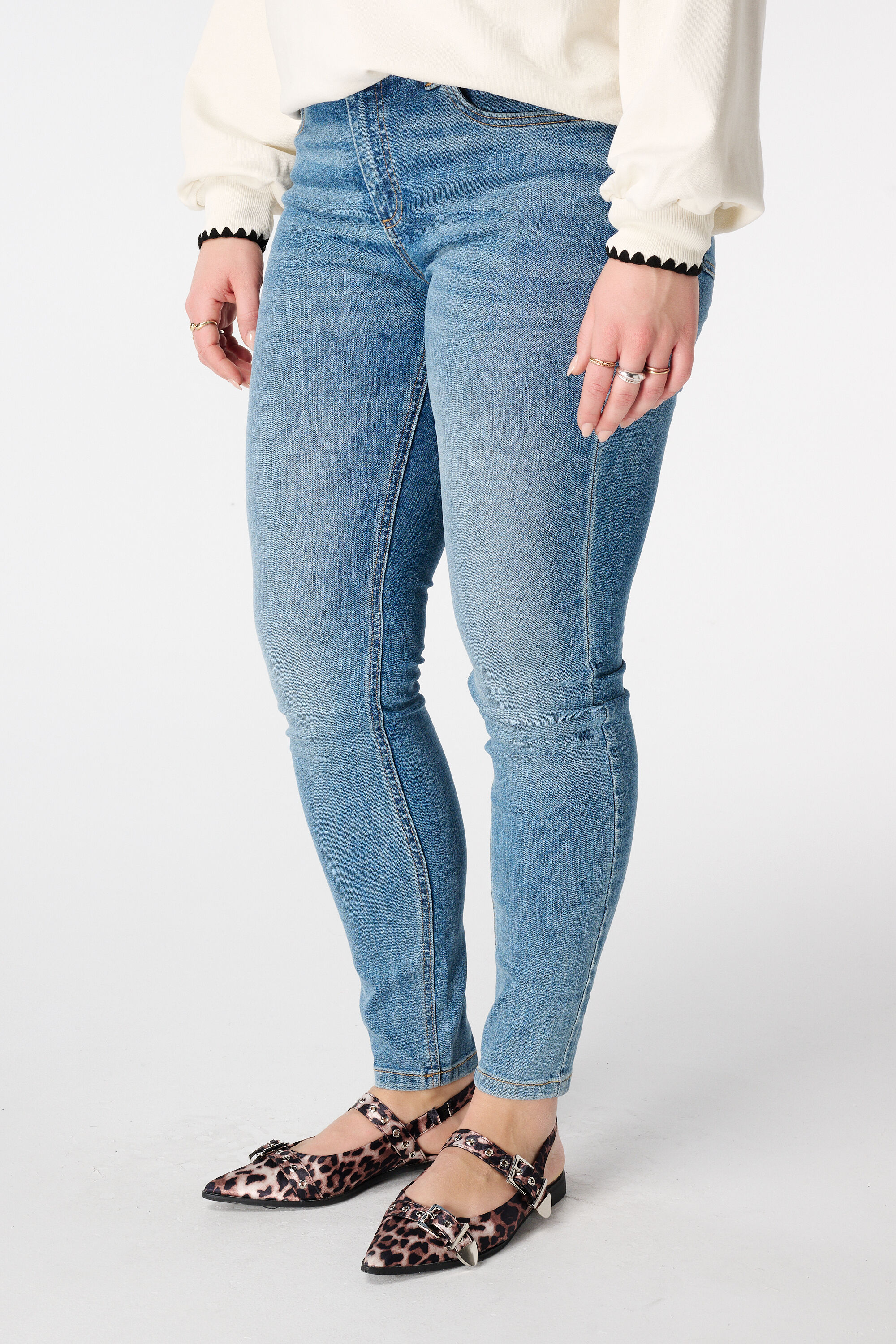 Vaqueros ajustados IRIS con elasticidad image number 5