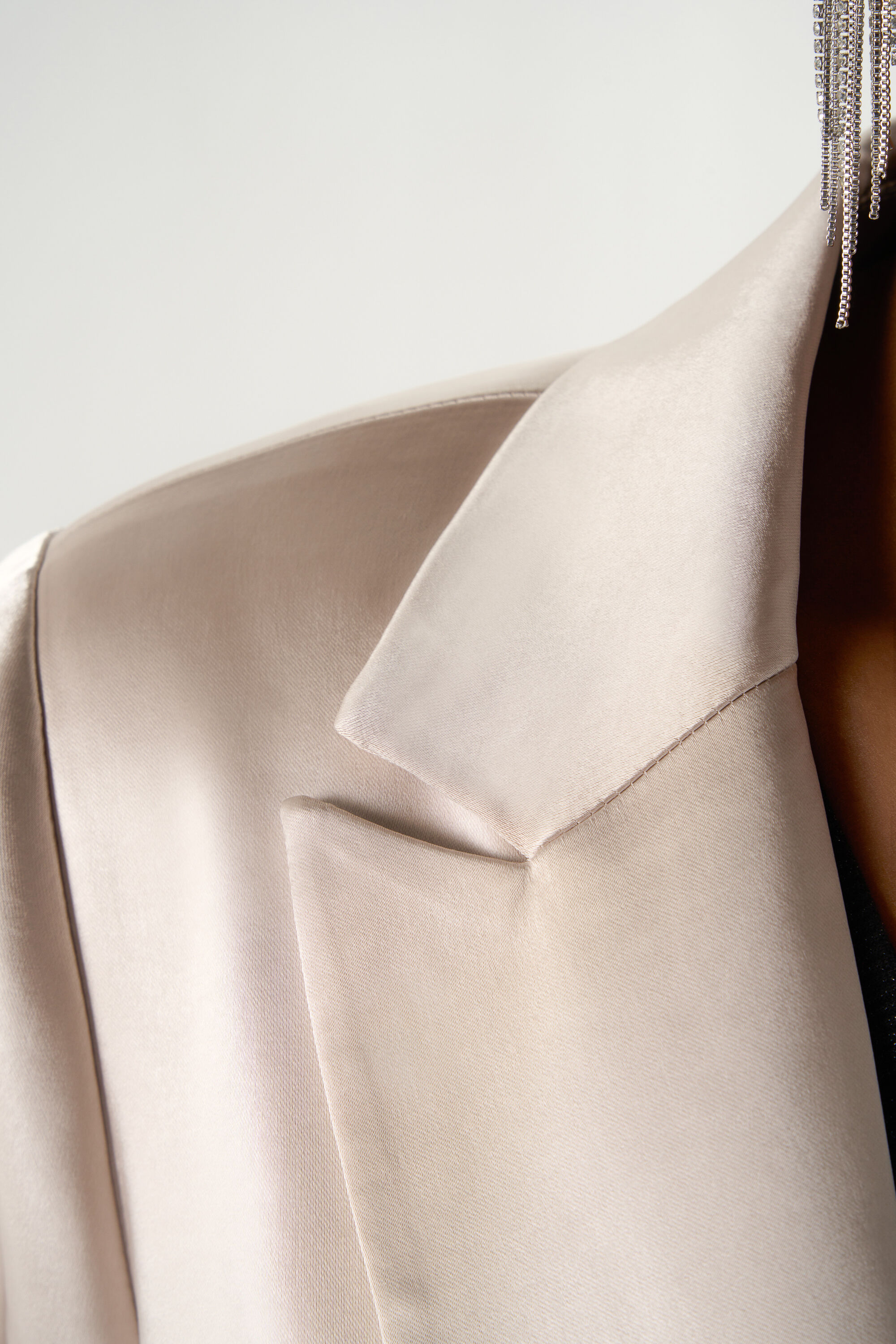 Blazer de sat&eacute;n image number 4