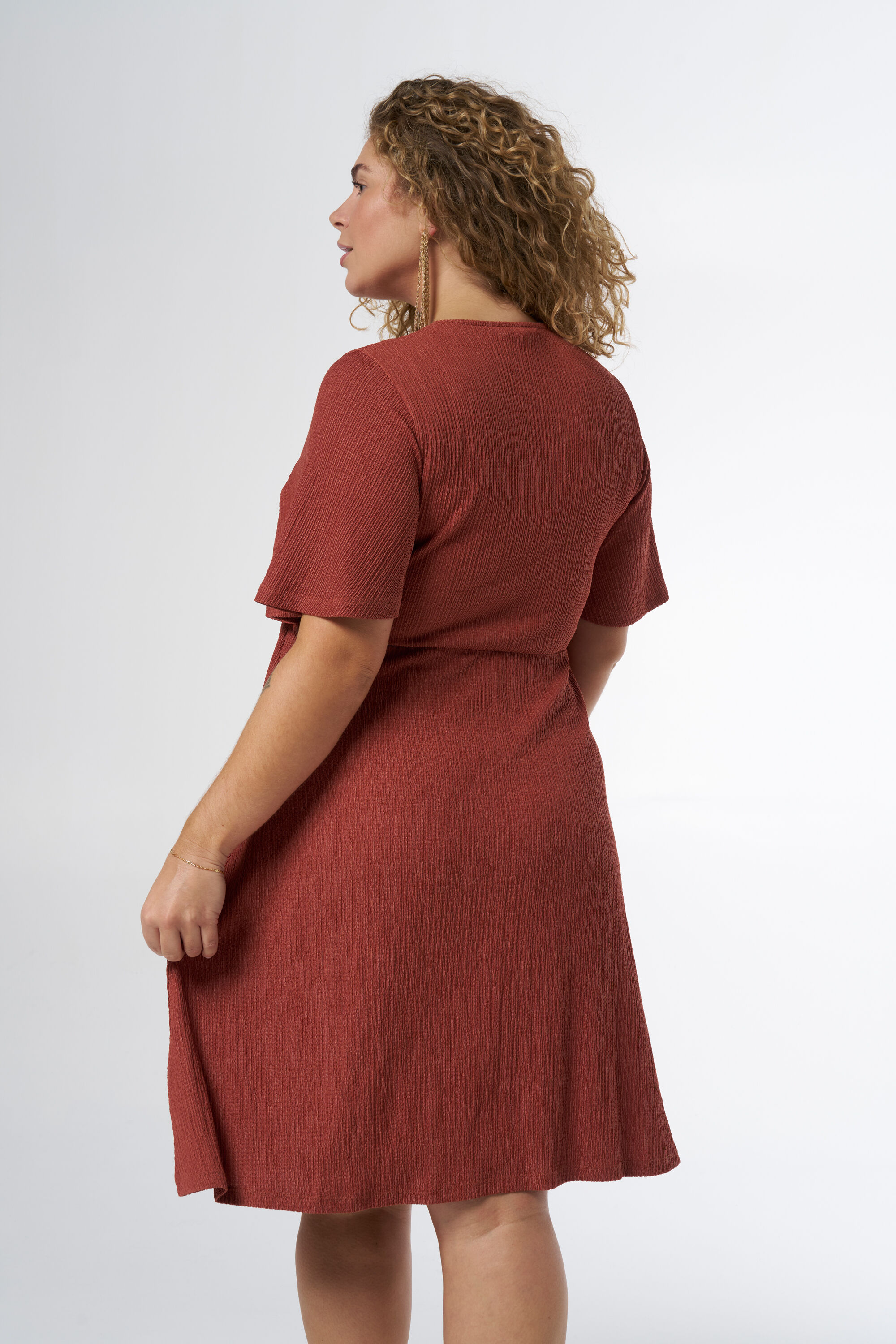 Vestido cruzado de largo medio image number 3