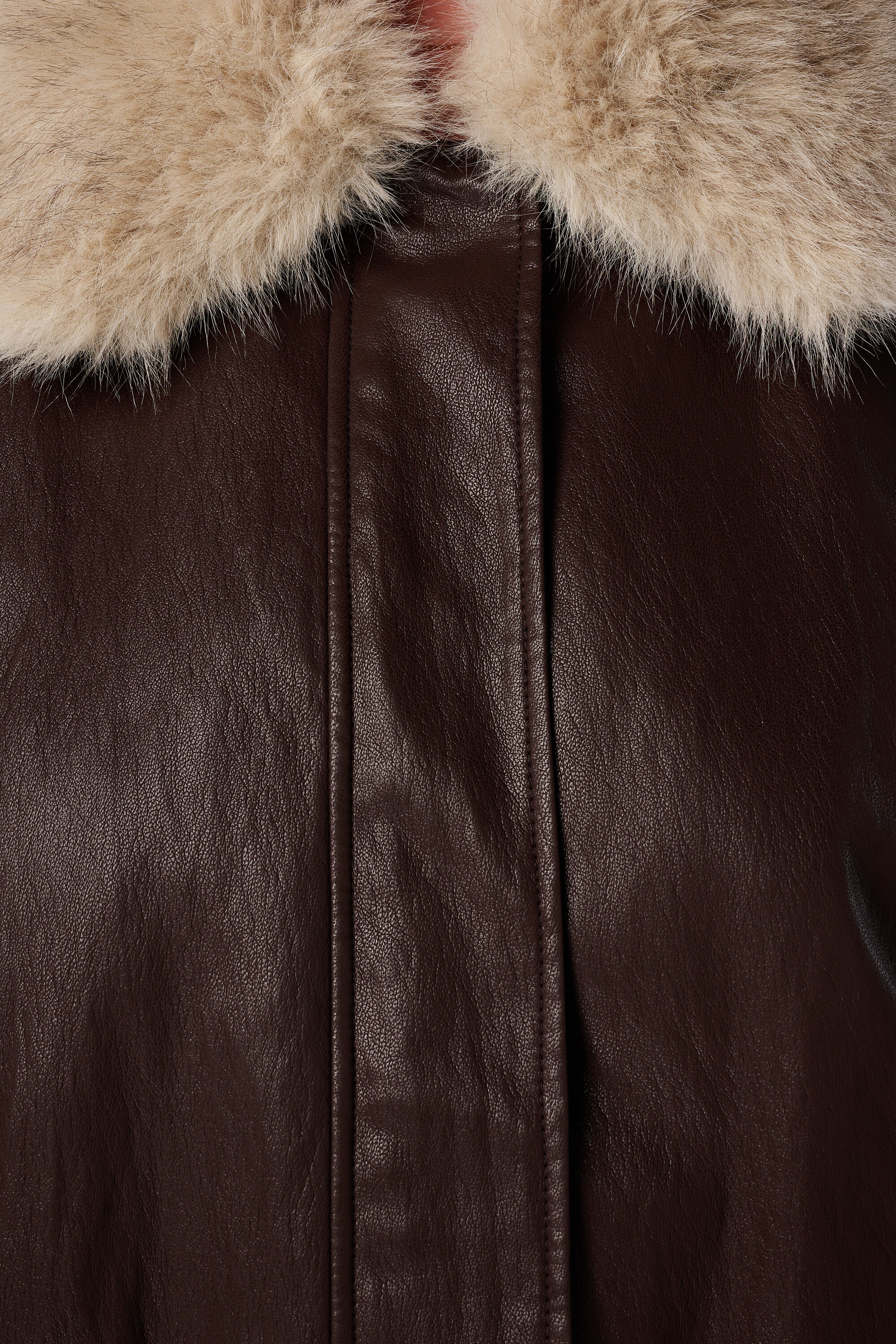 Chaqueta bomber con cuello de pelo sint&eacute;tico image number 6