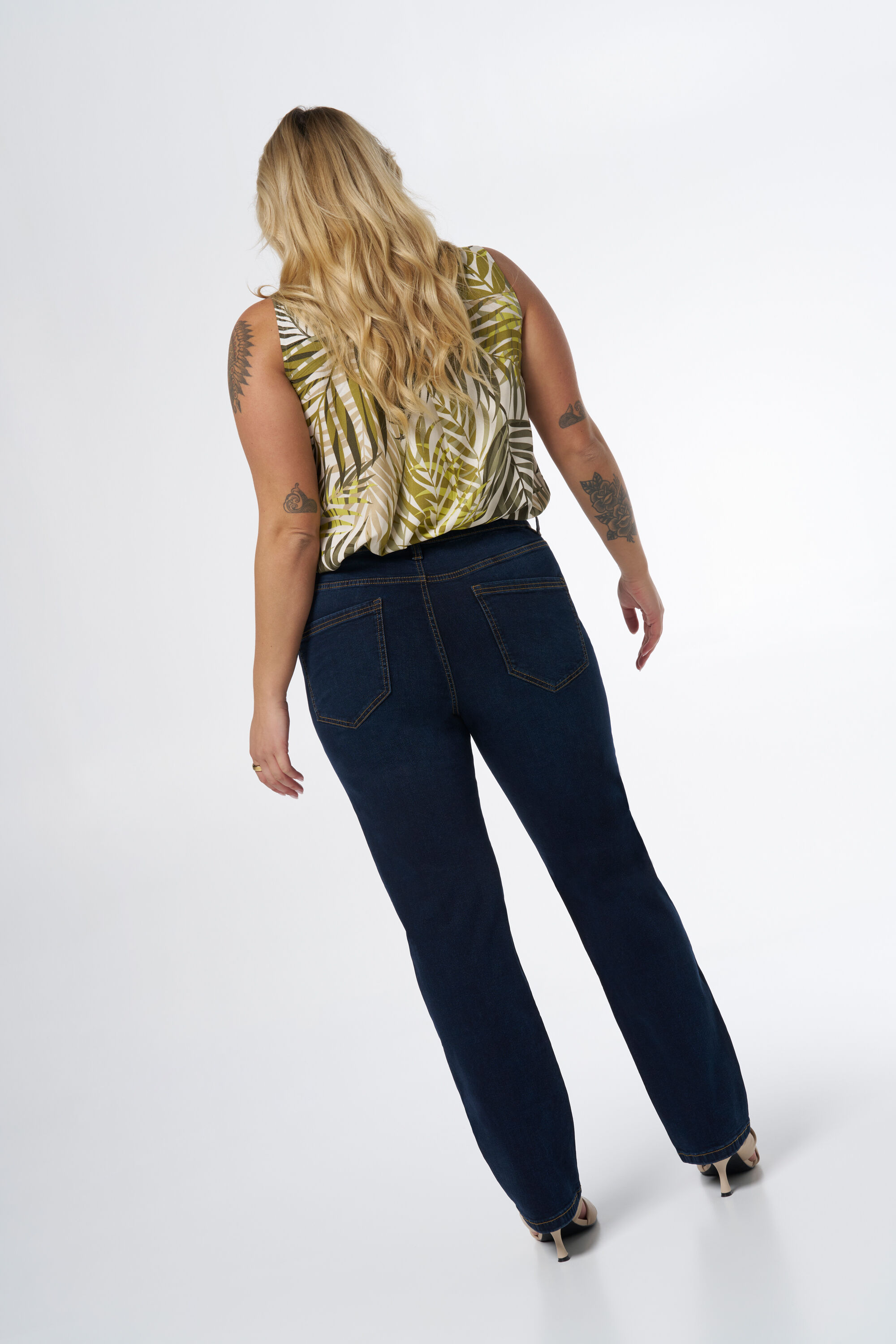 Vaqueros de pierna recta LILY image number 3