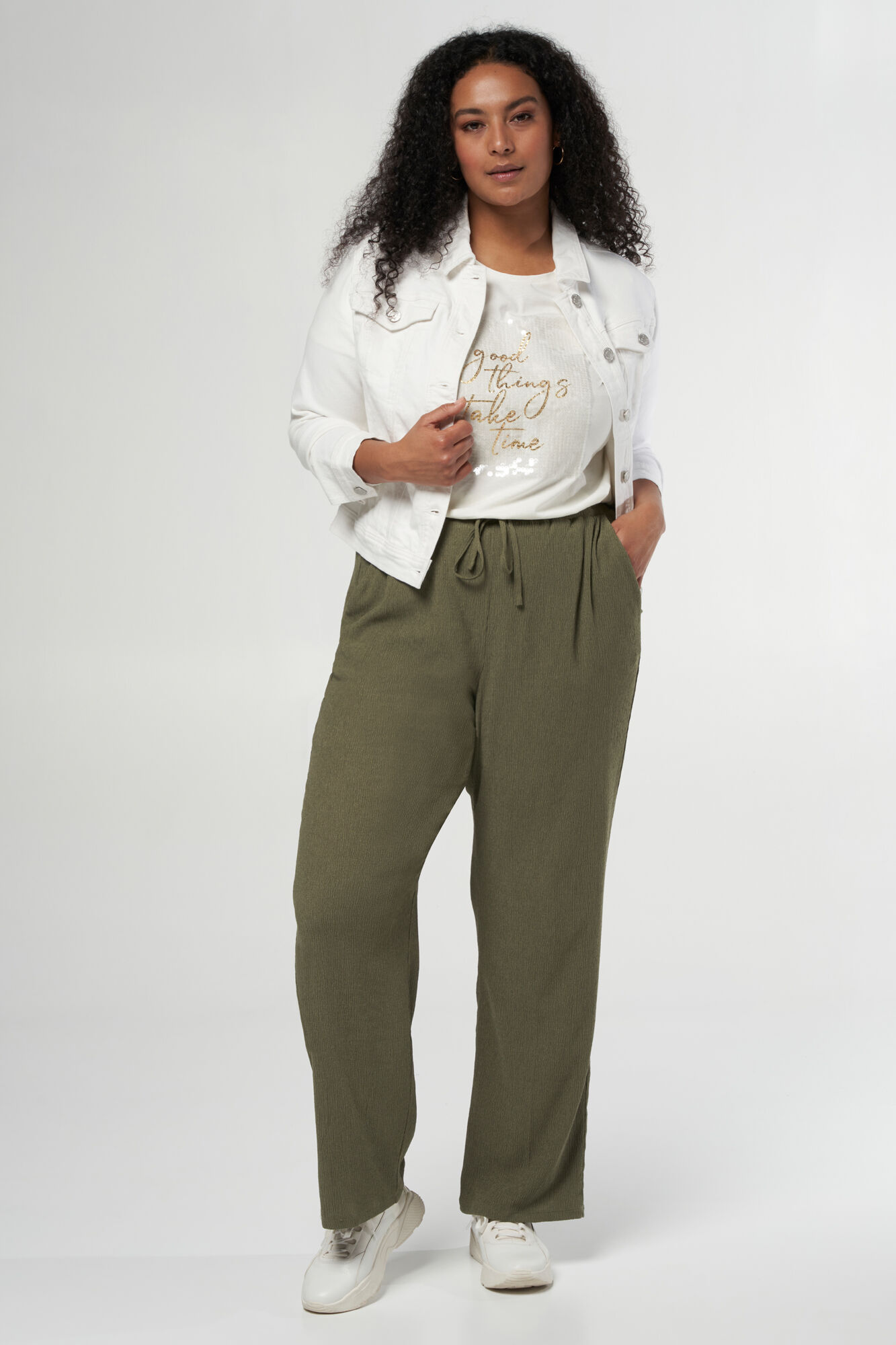 Pantalones con un cord&oacute;n image number 6