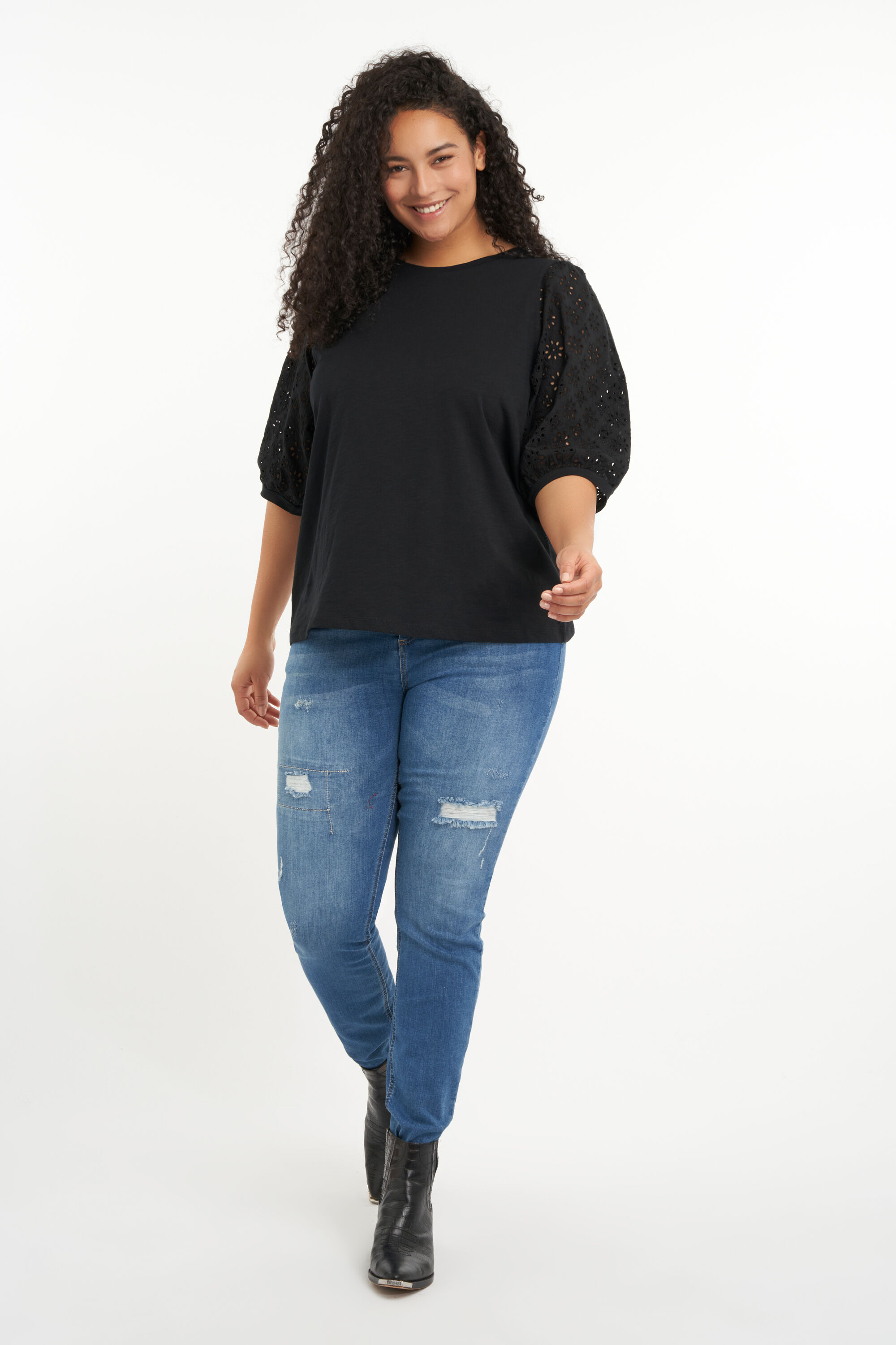 Top con bordados image number 6