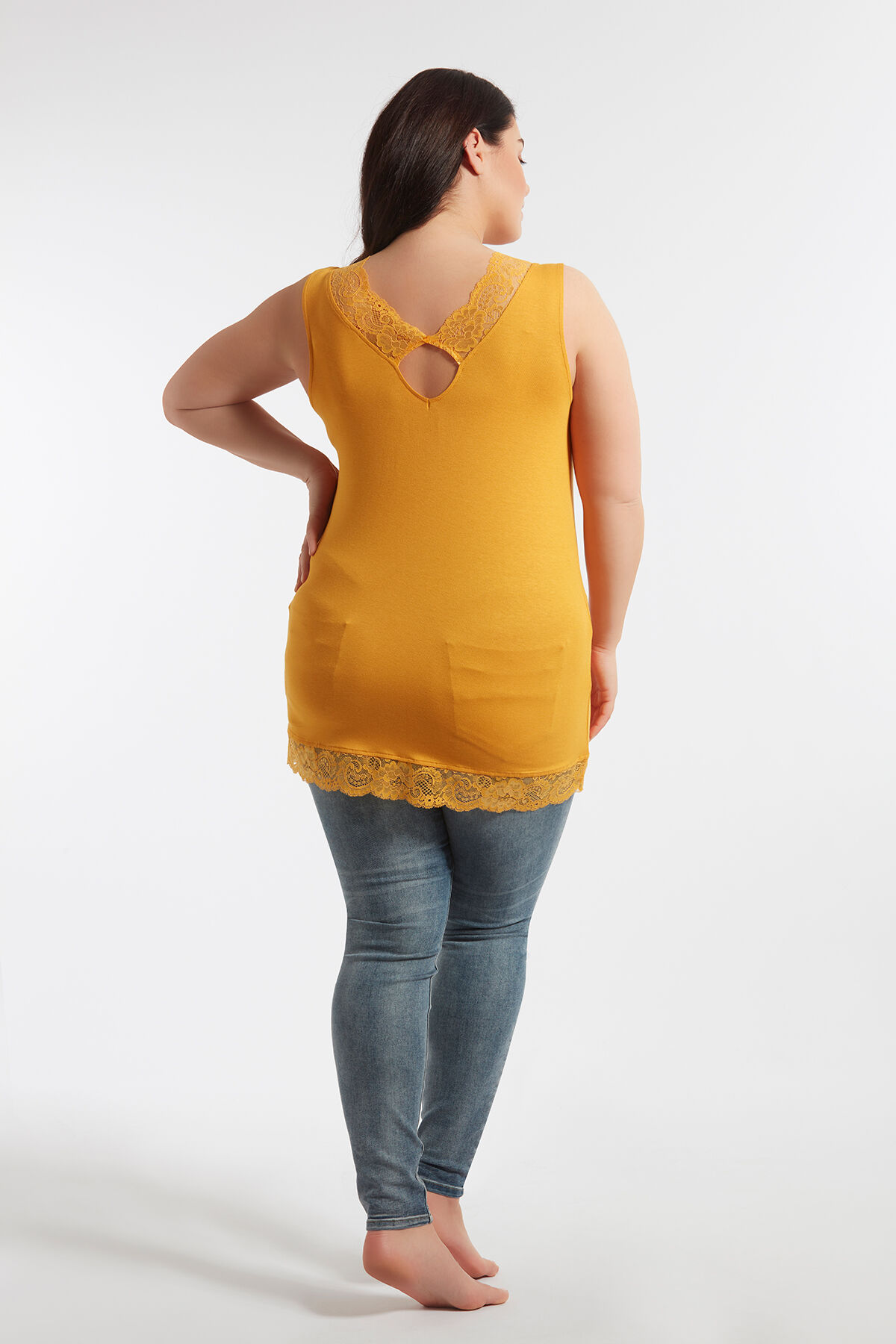 Top de encaje sin mangas image number 6