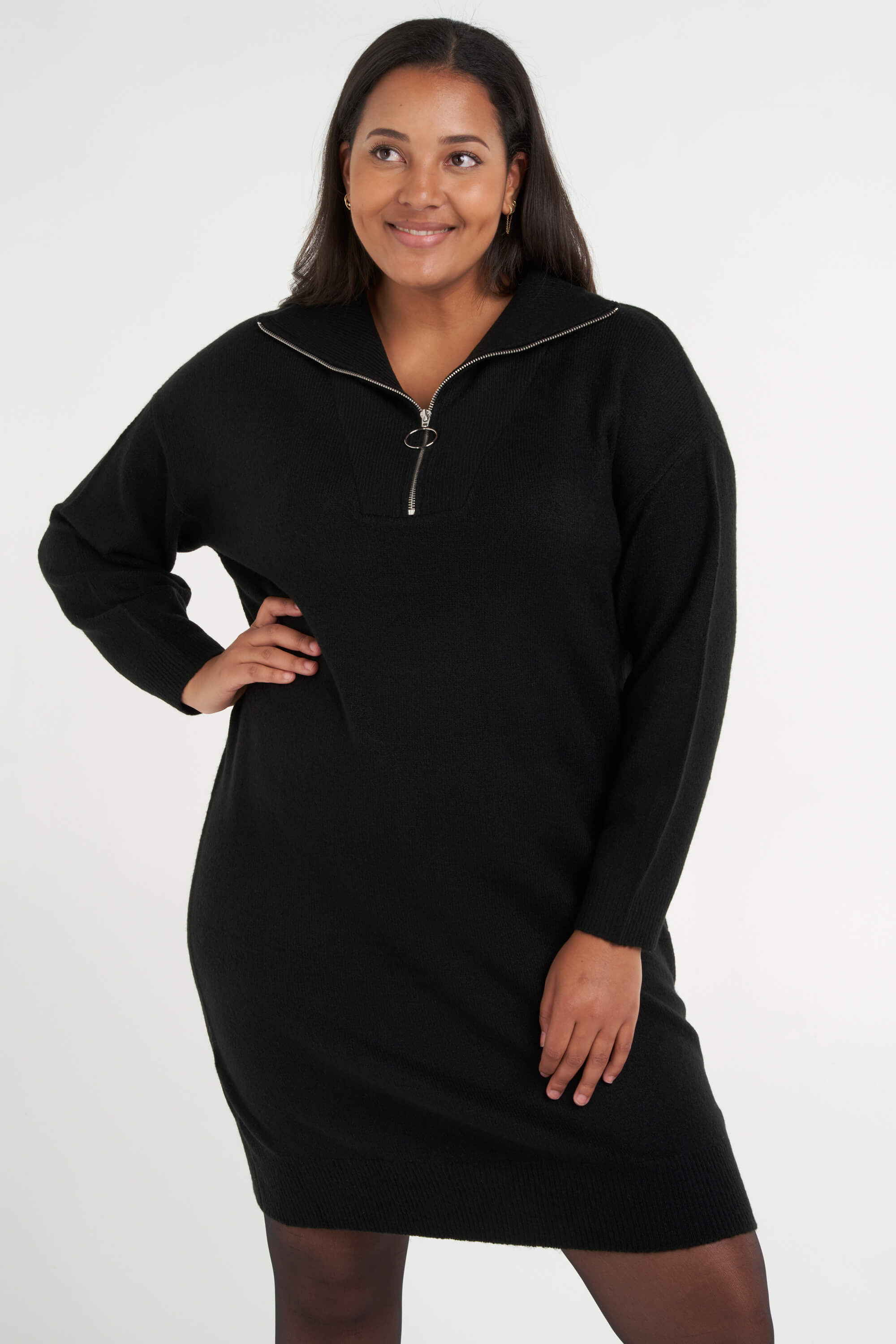 Su&eacute;ter largo con cremallera  image number 5