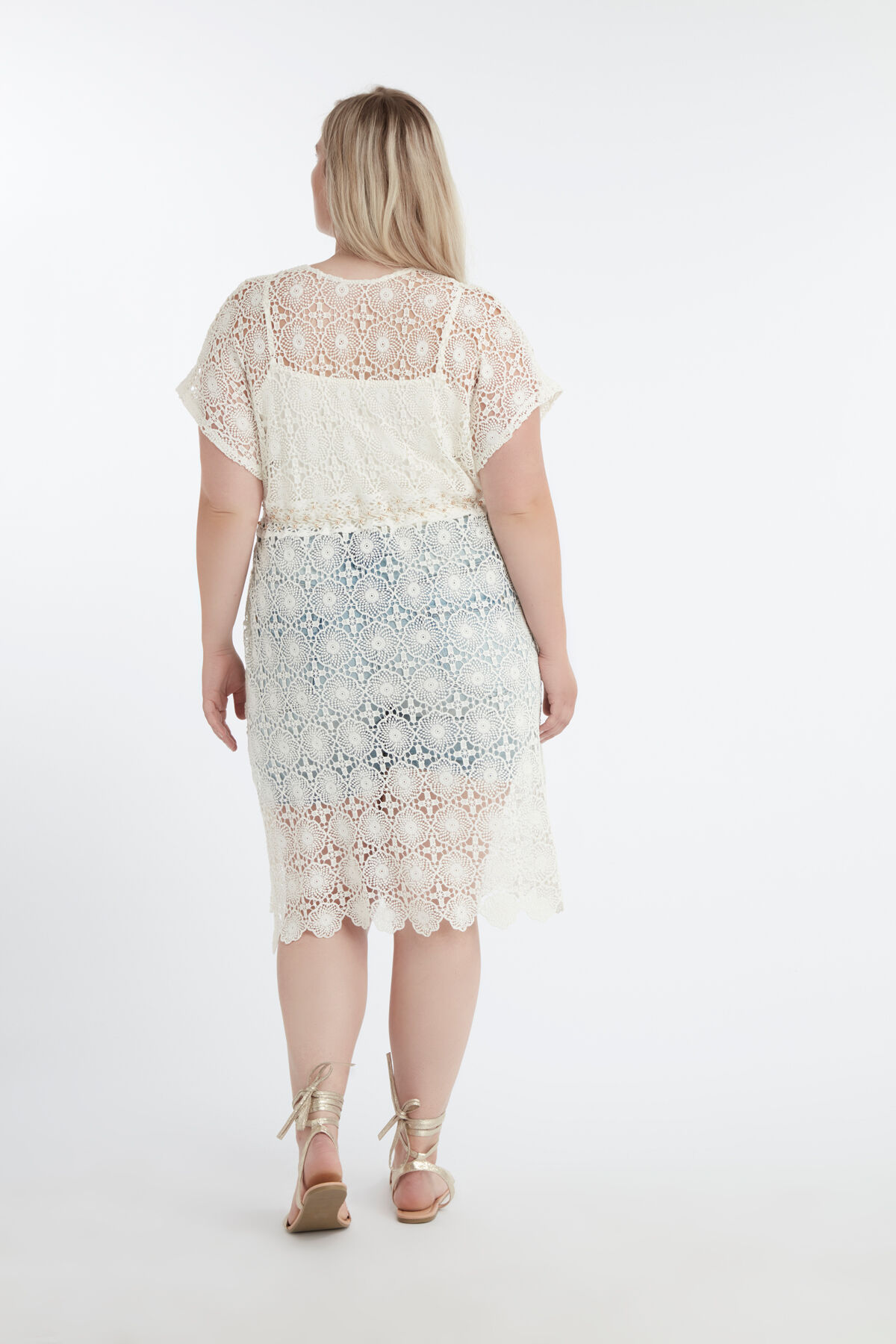 C&aacute;rdigan de ganchillo con cord&oacute;n image number 4