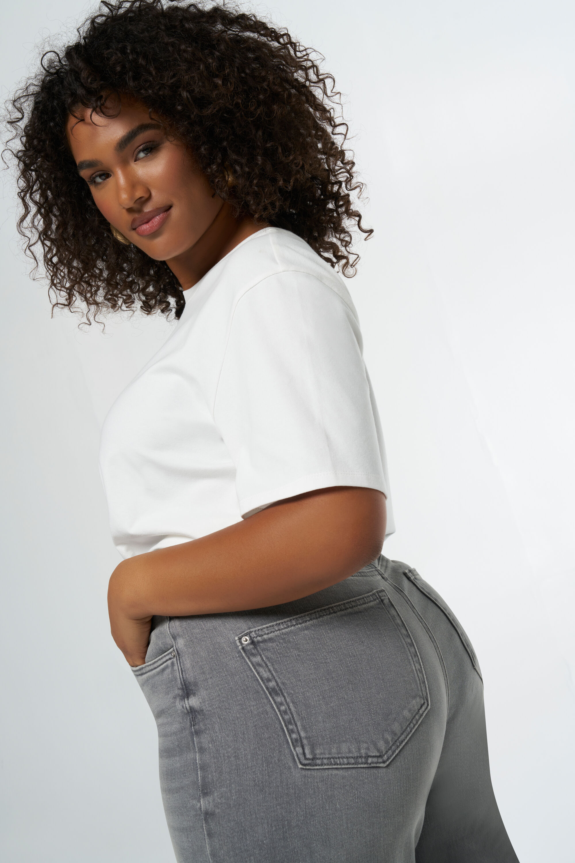 Vaqueros de pernera ancha image number 4