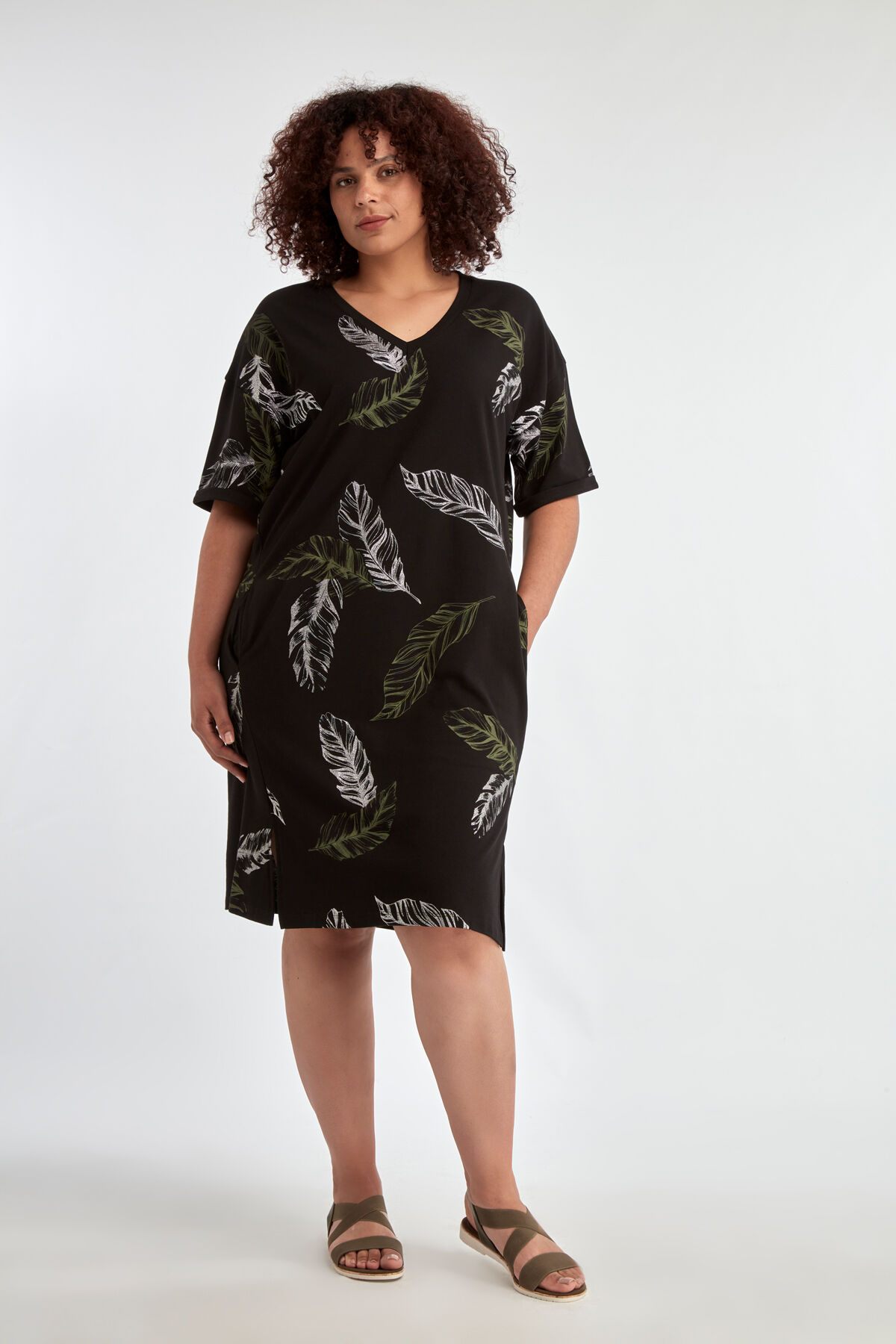 Vestido de estilo informal con estampado y purpurina image number 5