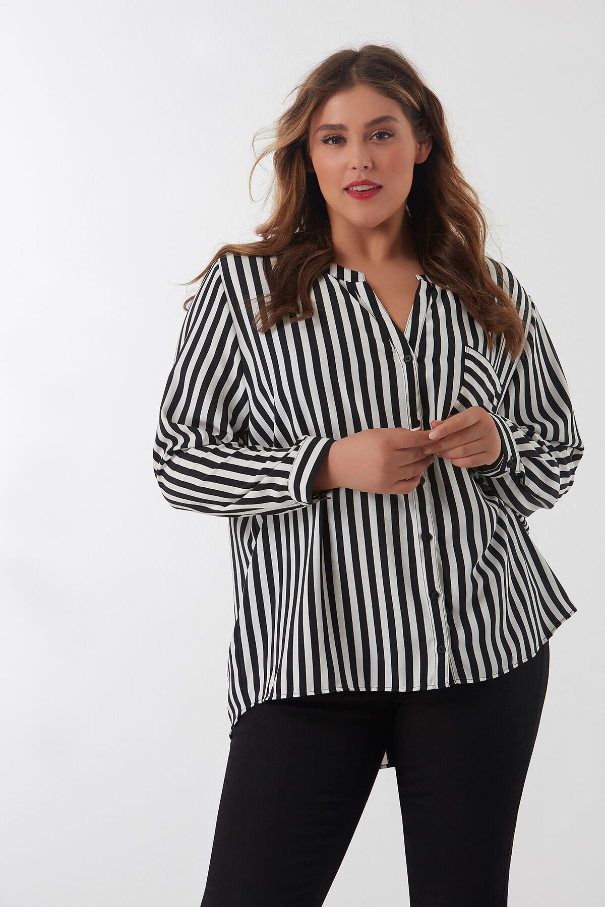 Blusa con bolsillo en el pecho image number 3